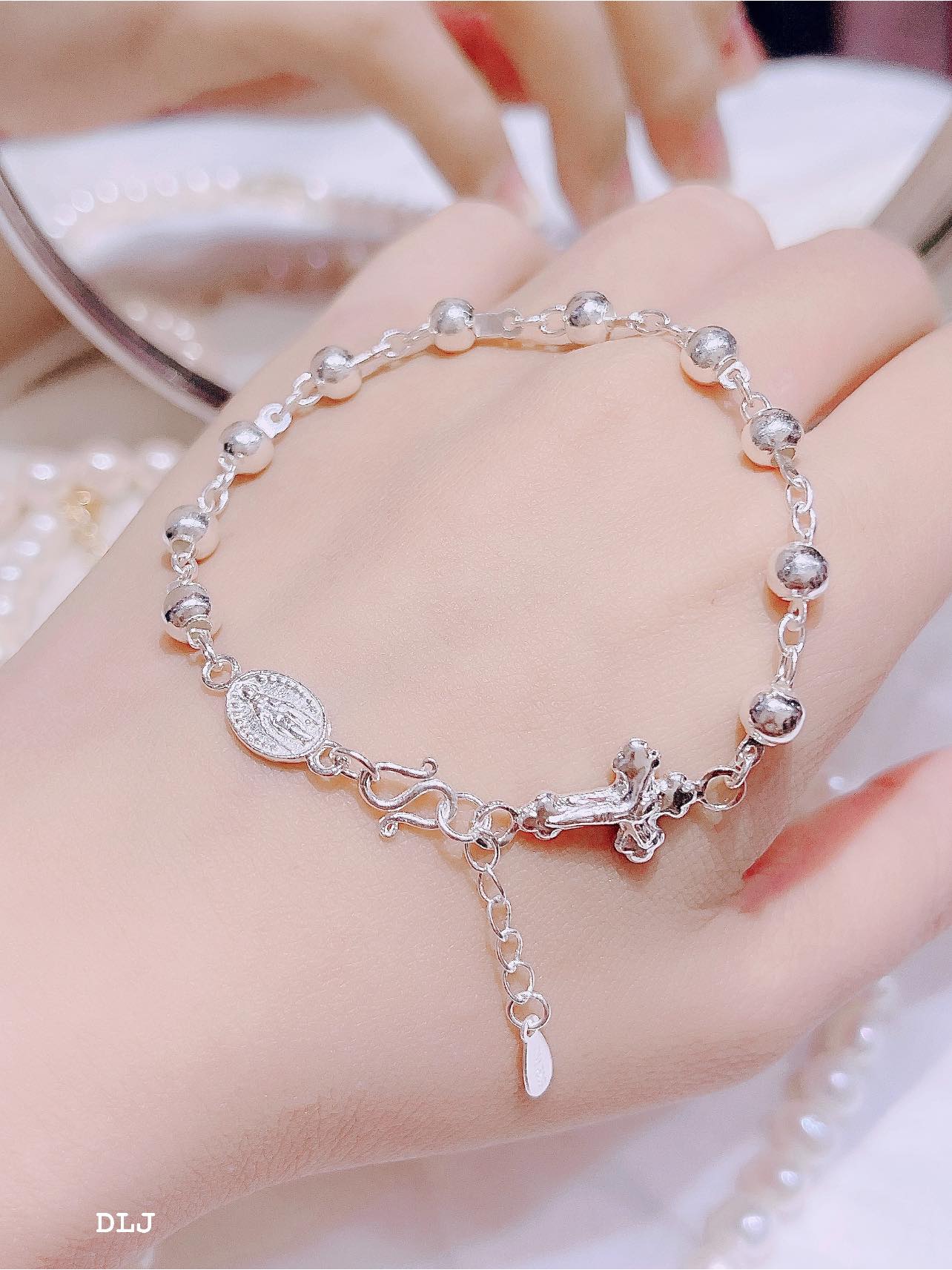 Lắc bạc có đuôi