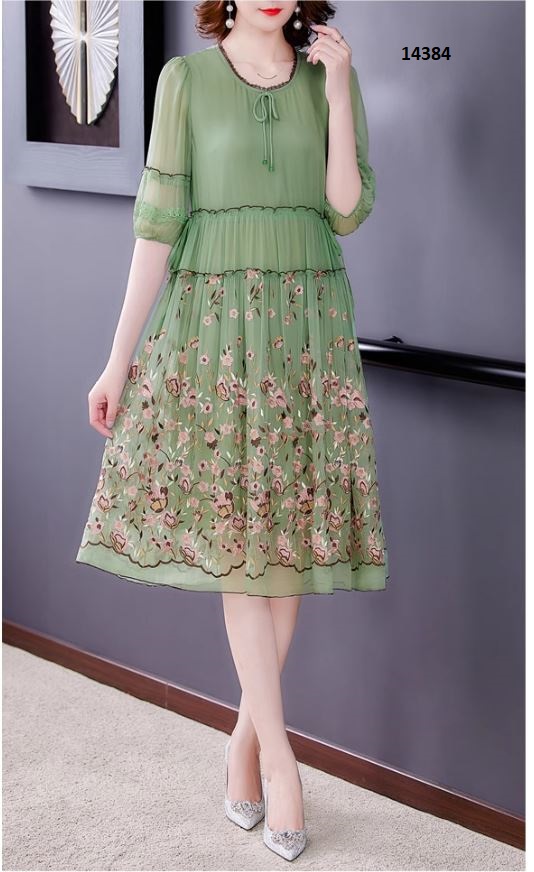 14384-Đầm voan xòe thêu hoa nhí dưới vạt váy _thumbnail_2