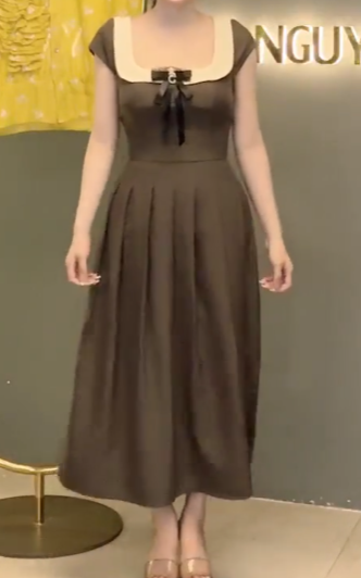 Đầm Xếp Ly Cổ Vuông Tag Ngực_thumbnail_4