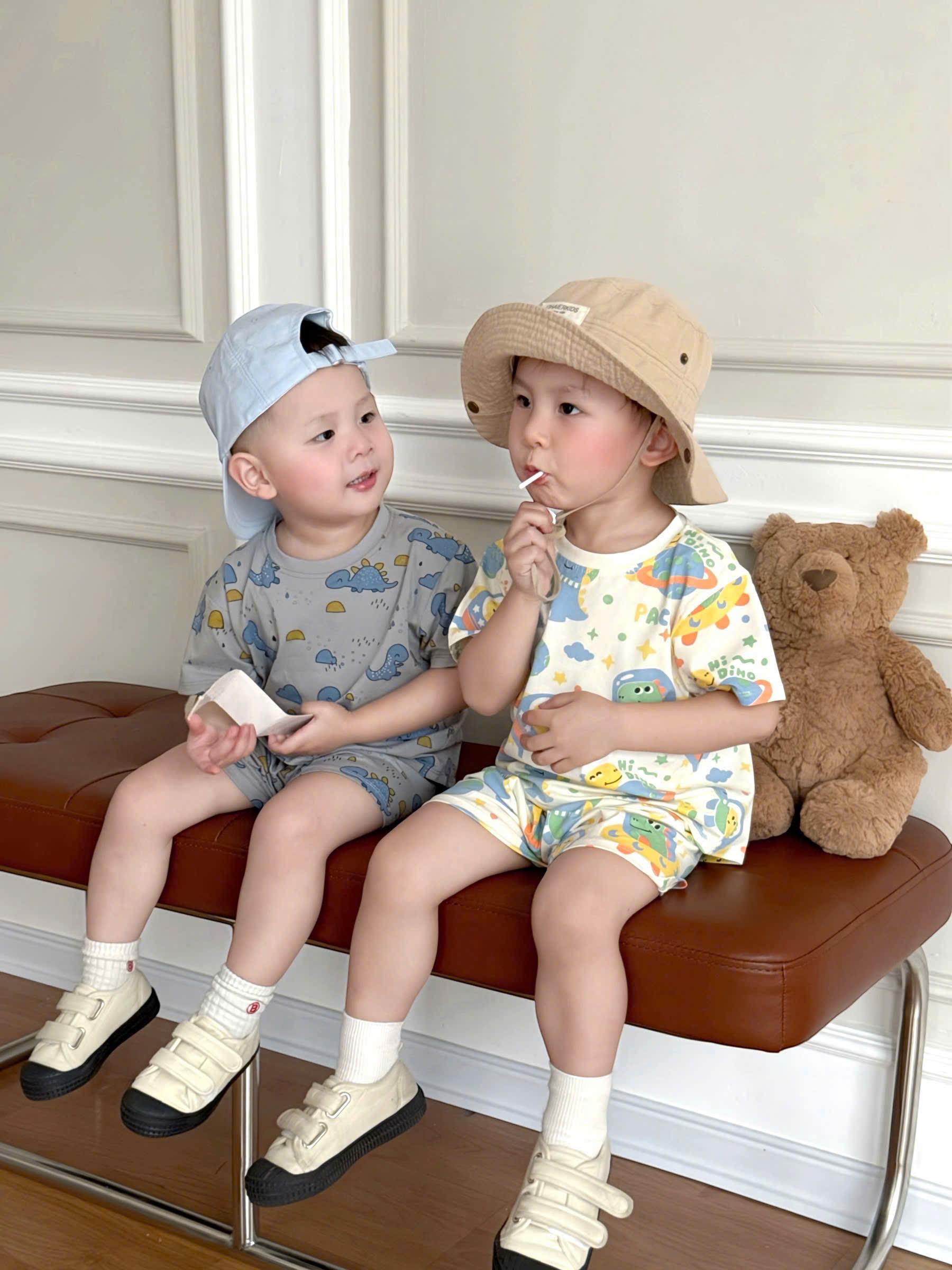 N94 SET 2 BỘ CỘC KHỦNG LONG VŨ TRỤ - A100.328