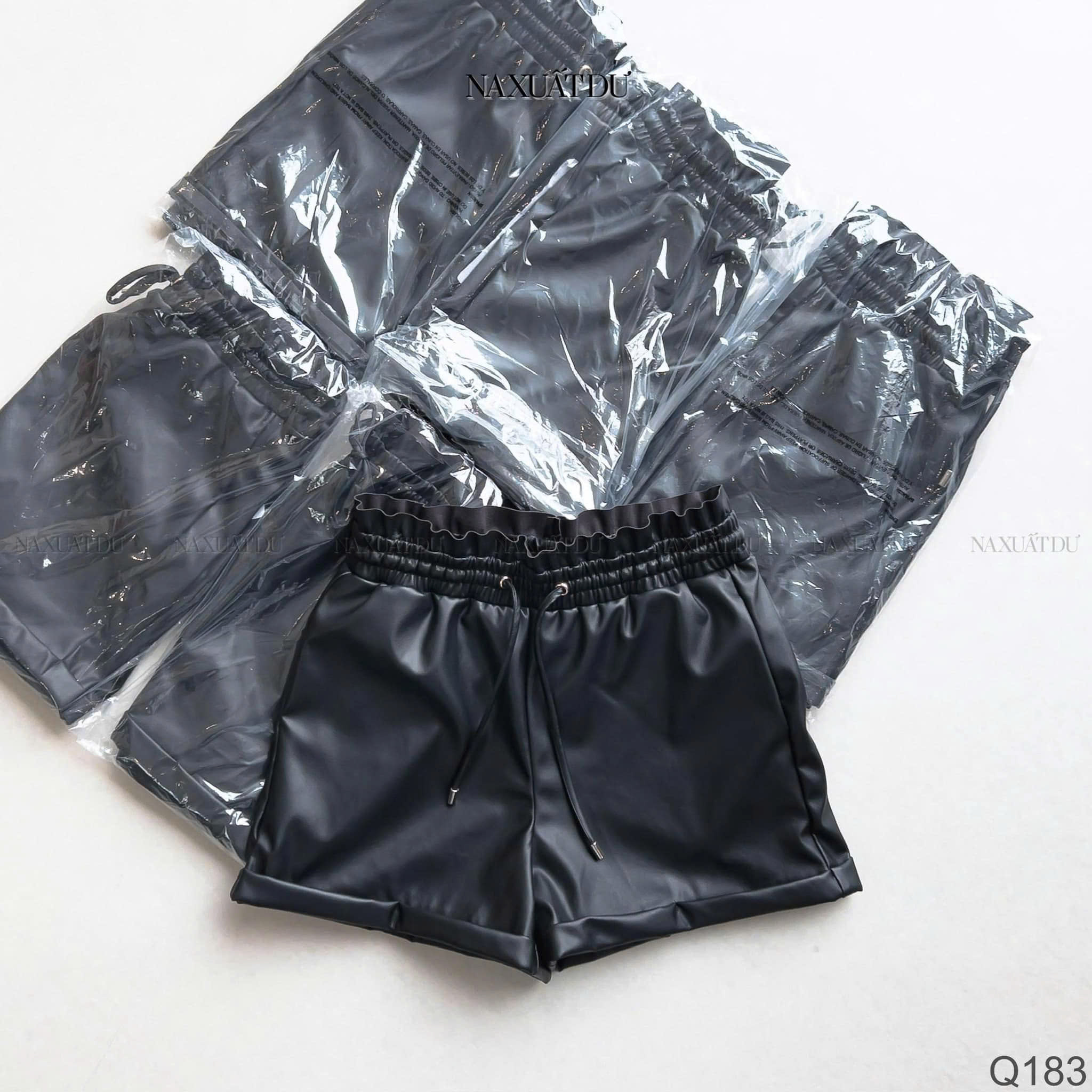Quần short da 