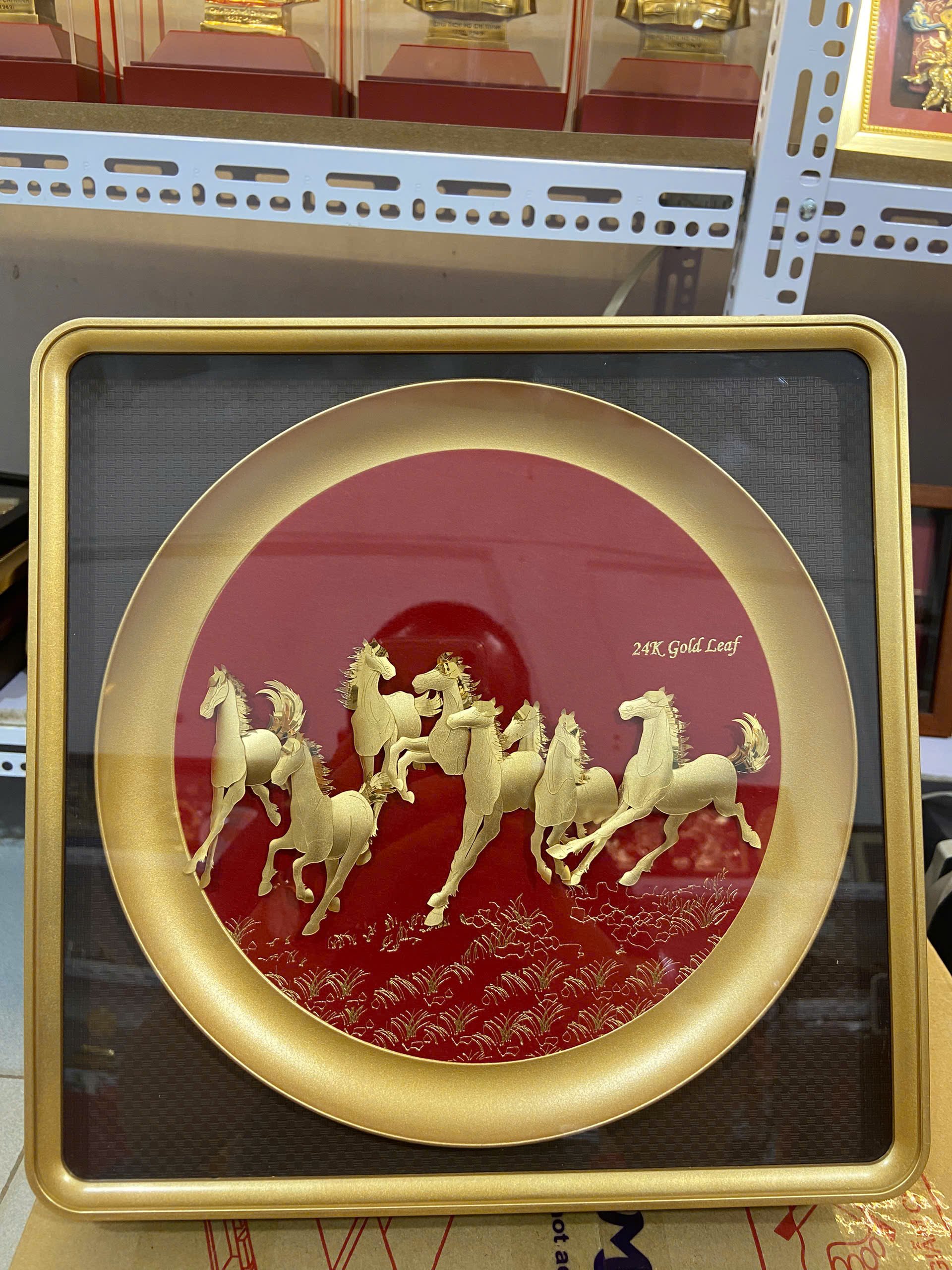 Tranh mã đáo thành công mạ vàng 24k KT 30 x 30 cm 