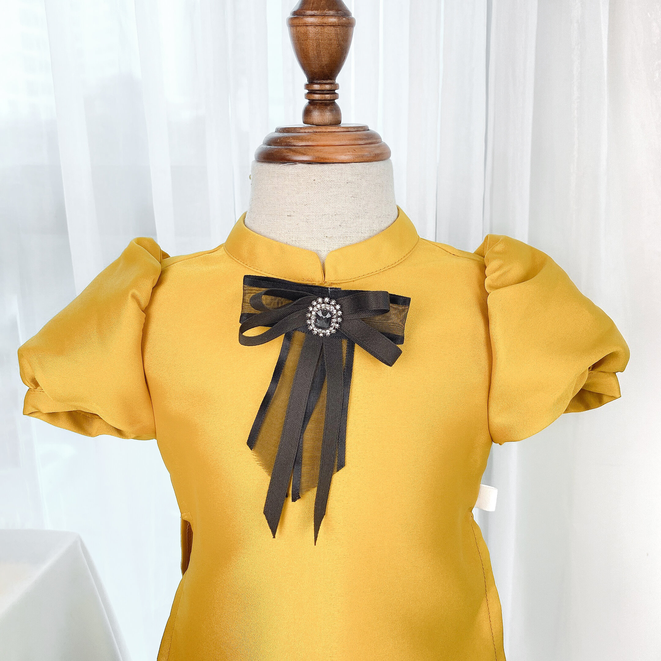 Áo dài tafta cài nơ quần đen_thumbnail_6