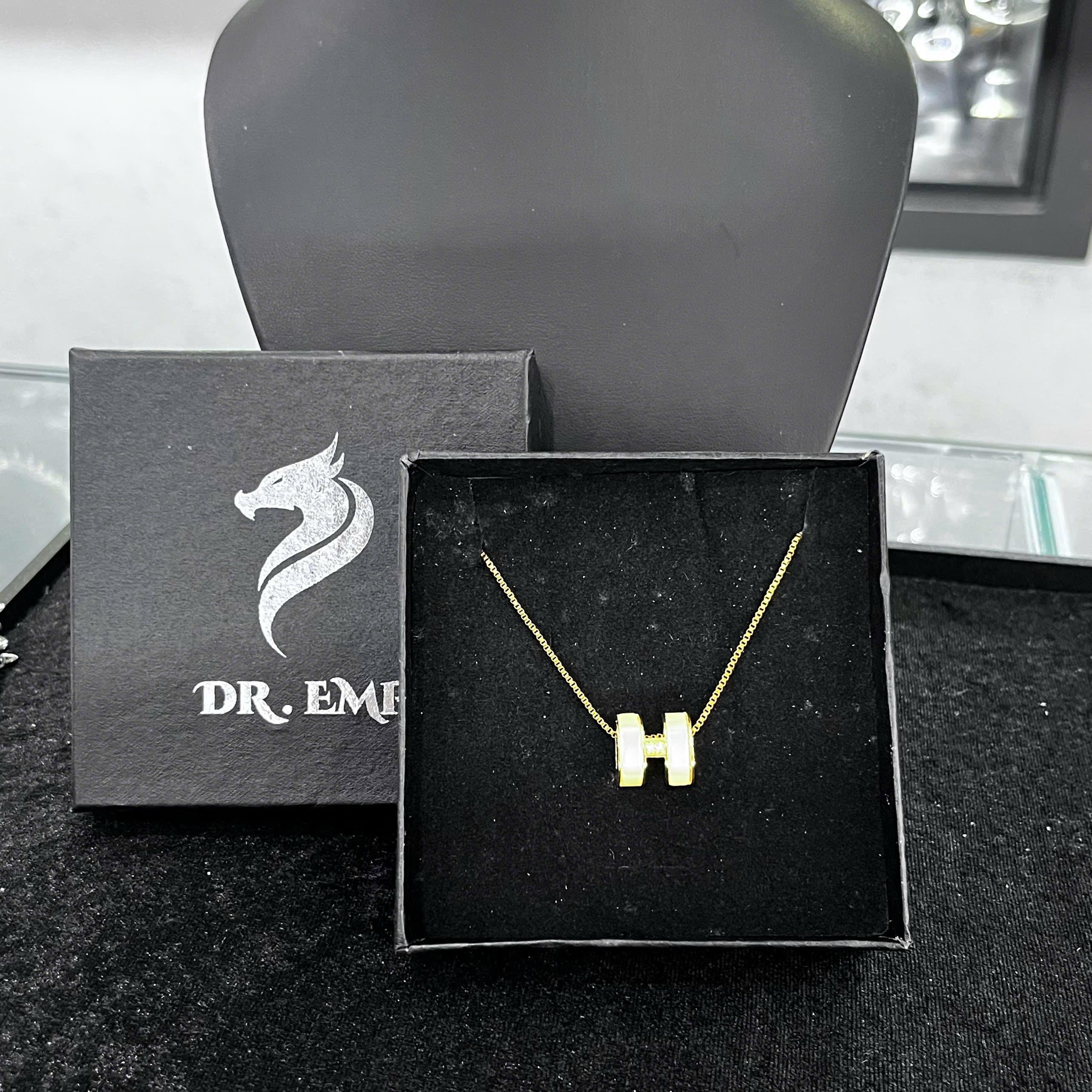 Vòng cổ titan vàng chữ H trắng 