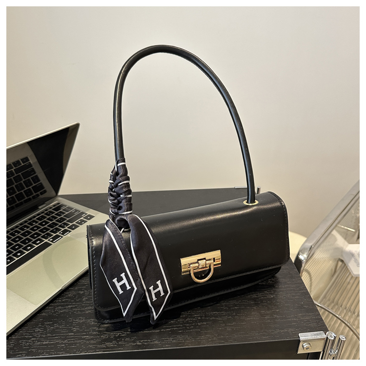 Túi Xách Tay Dáng Dài H Charm – Phong Cách Thanh Lịch
