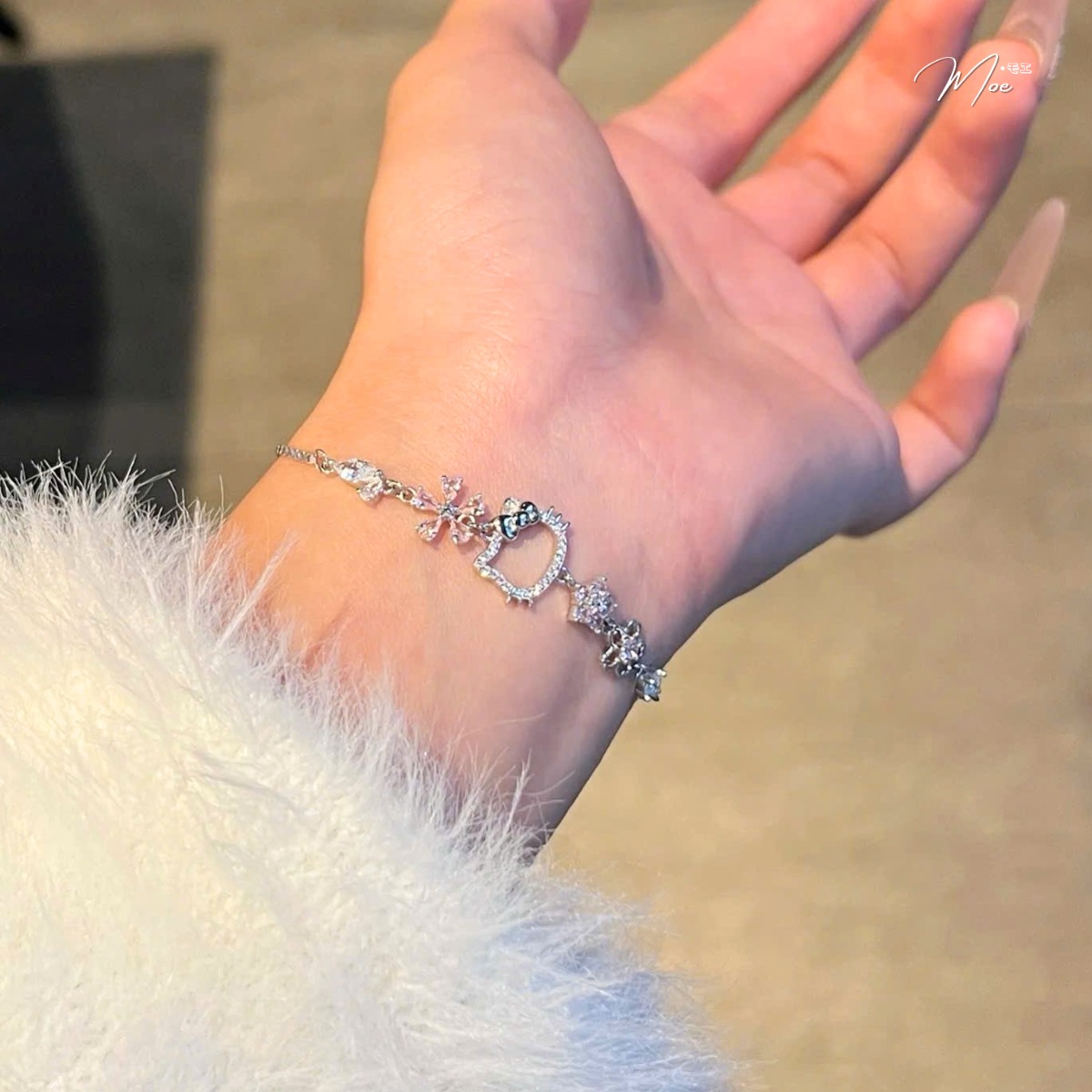 LT631 - Lắc tay Hello Kitty hoa đá pha lê (trắng/hồng)_thumbnail_1