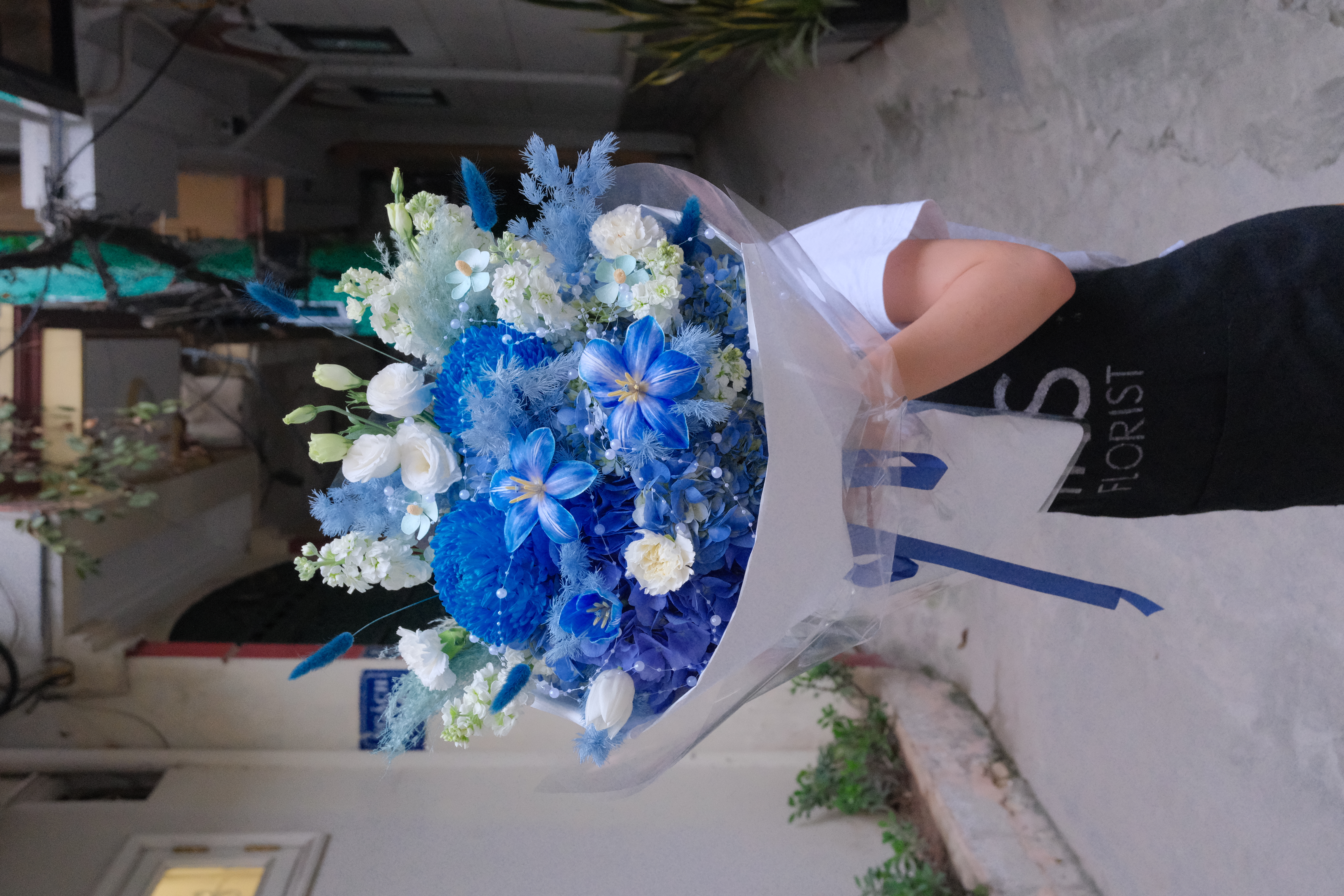 Deep Ocean Blue Bouquet - Bó hoa tone Xanh đậm - Size L