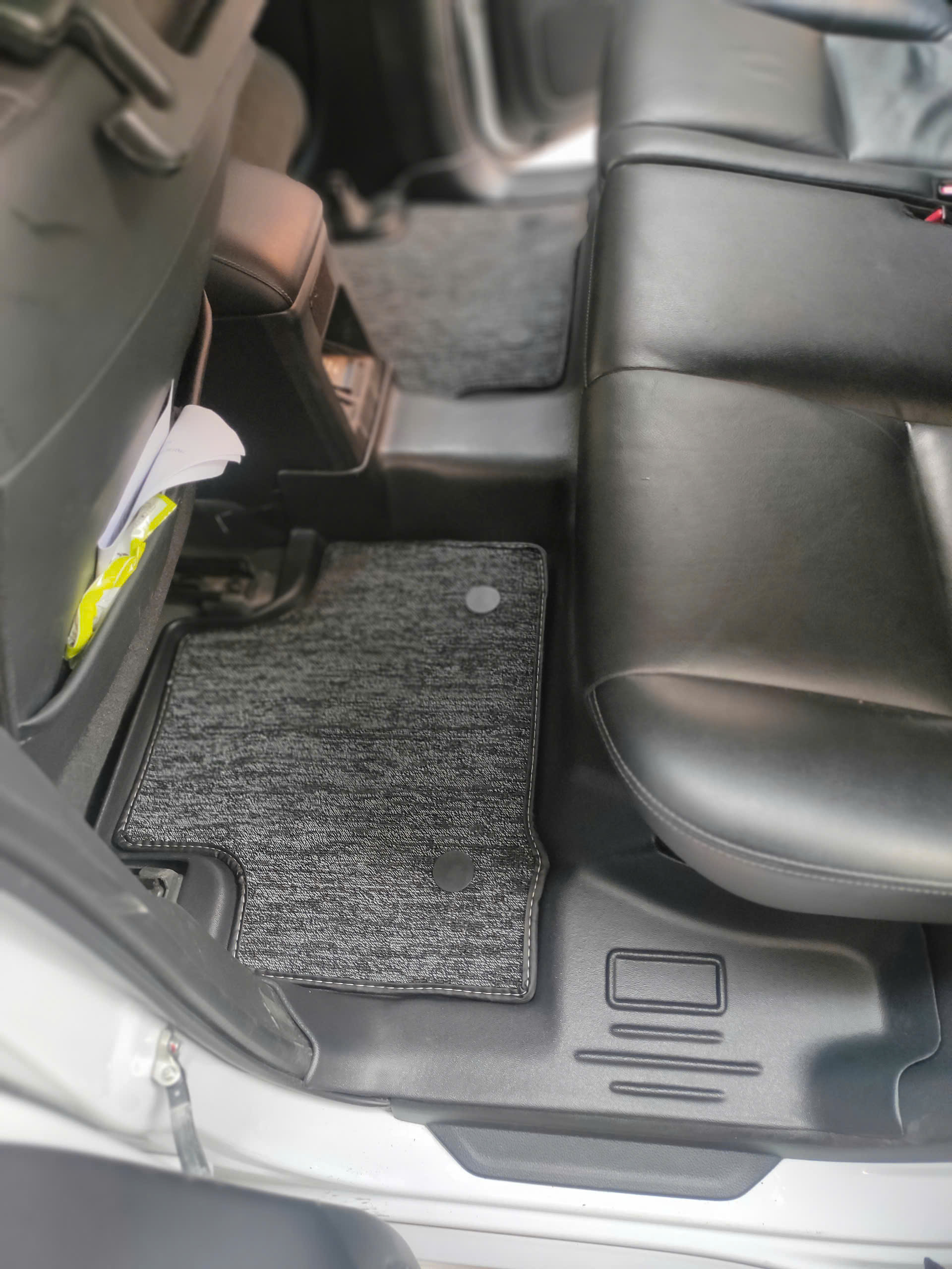 Thảm Lót Sàn Ô Tô Nhựa Đúc TPE Mitsubishi Pajero Sport_thumbnail_4