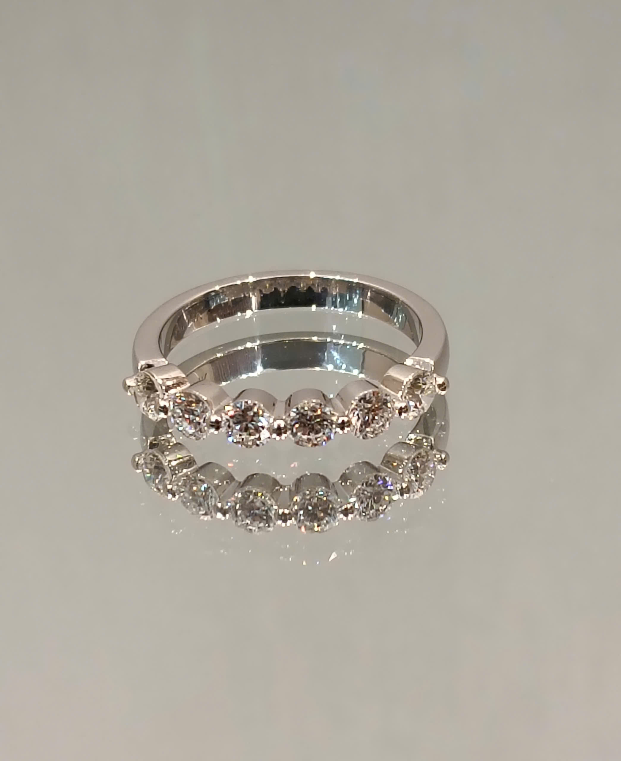 Nhẫn Kết 6 Viên 3.2Ly