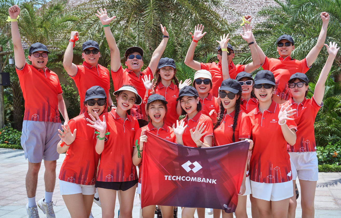 Đồng Phục Áo Thun Mùa Hè: Mát Nhẹ, Bền Dáng, Logo Sắc Nét