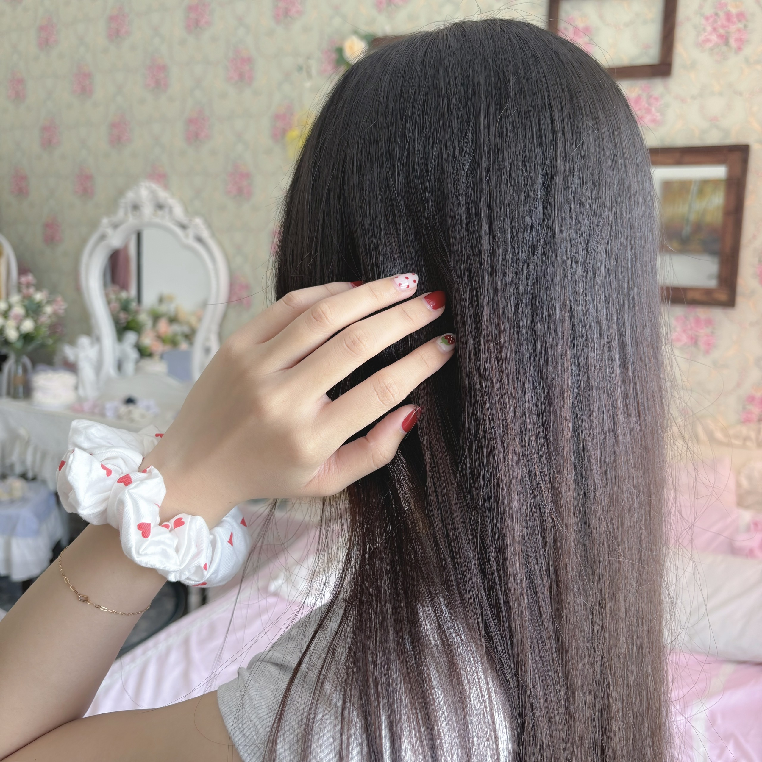 SCRUNCHIE IN RED HEARTS_thumbnail_1