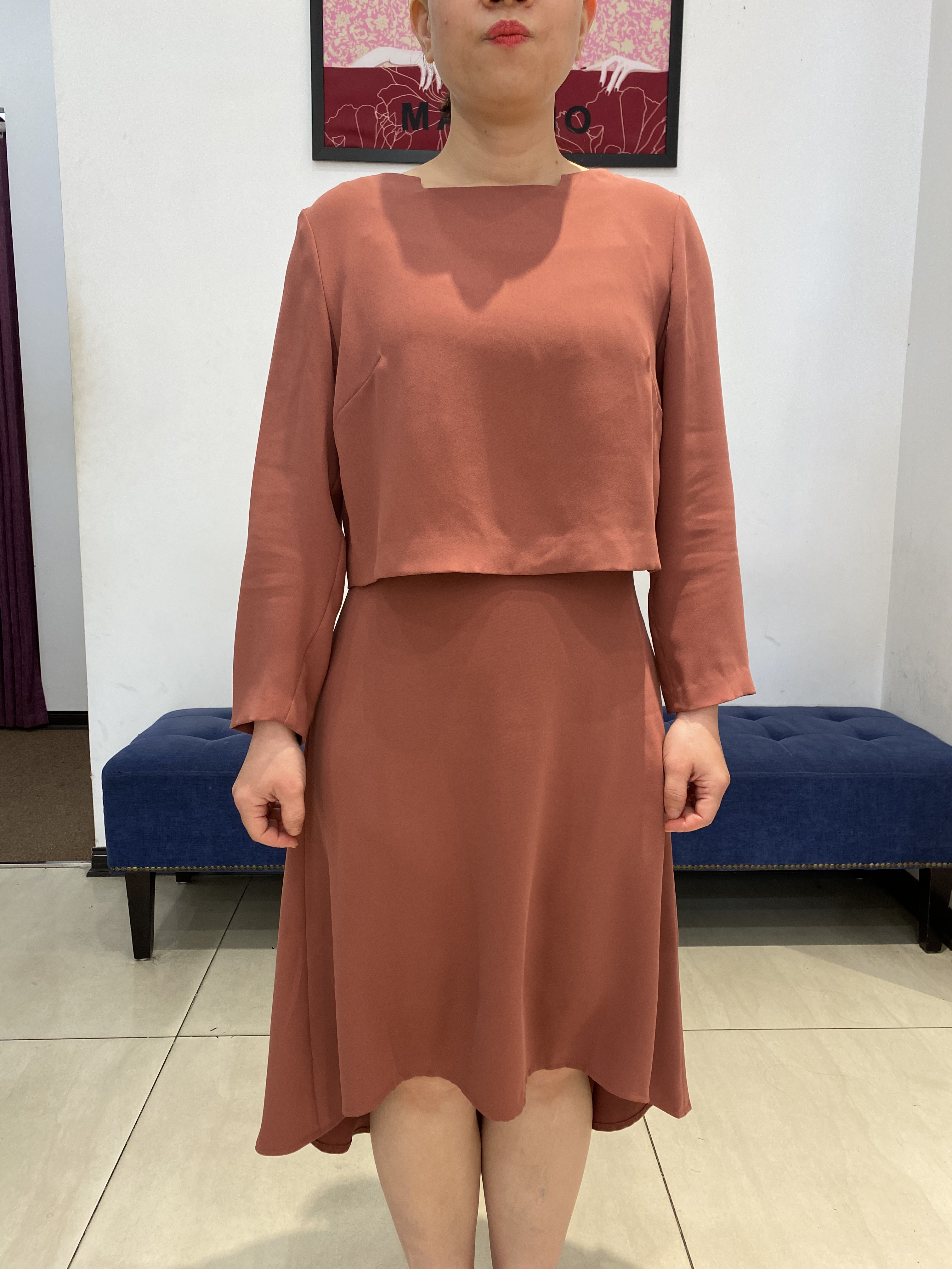 Áo nâu croptop dài tay cổ tròn