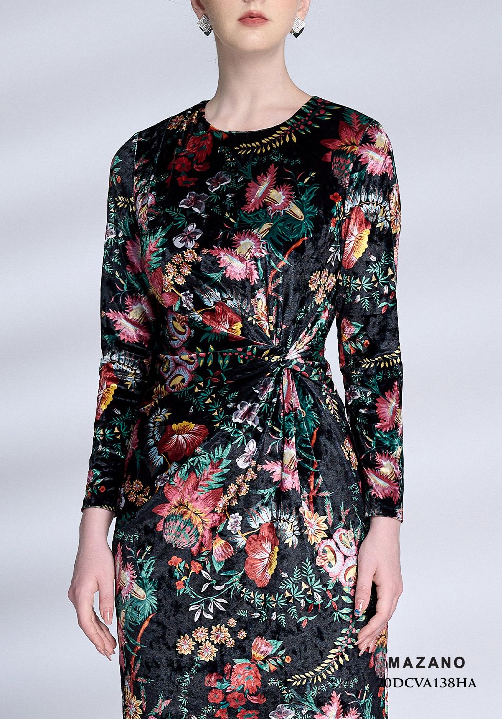 Đầm nhung đen xoắn eo dài tay xếp ly vai_thumbnail_5