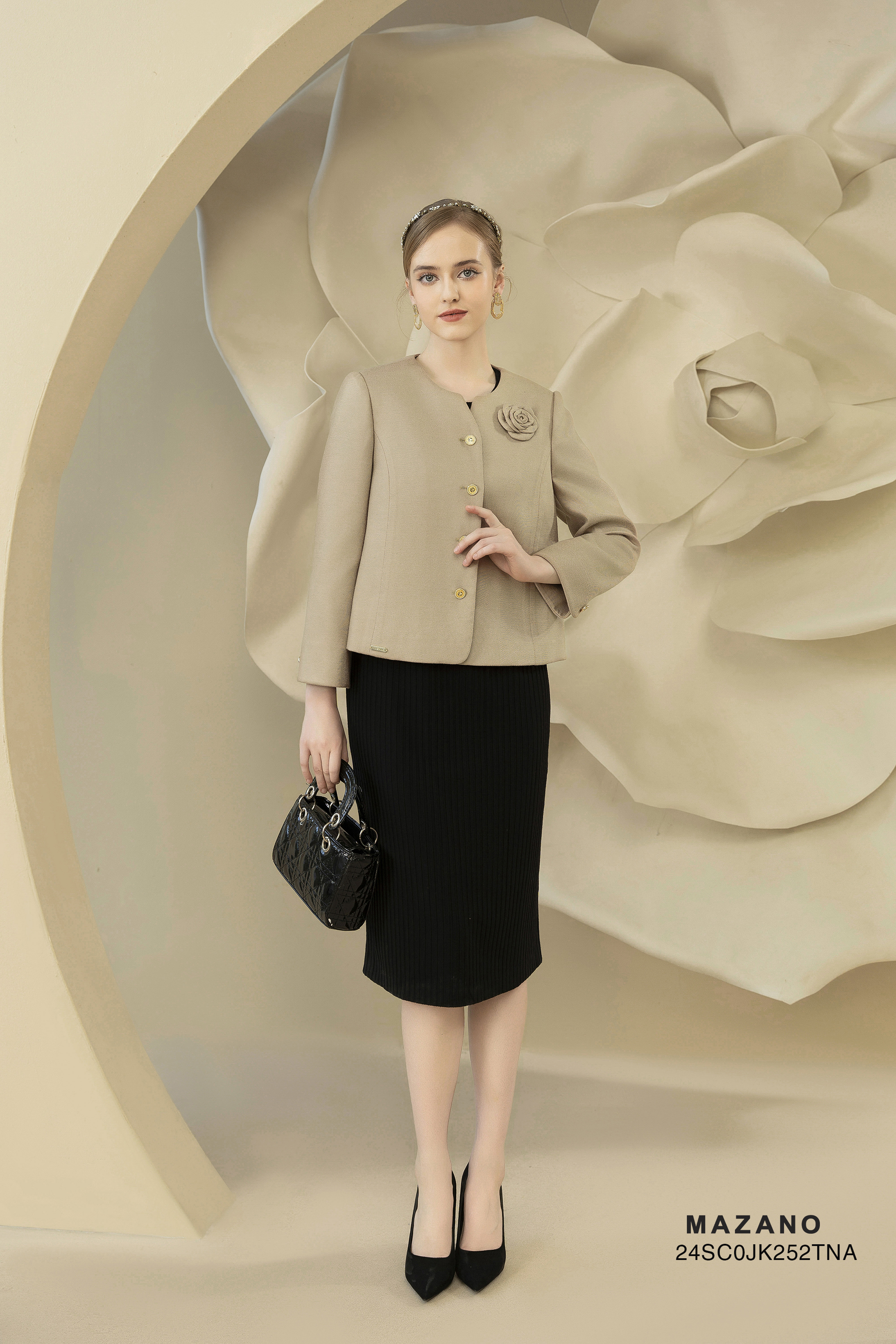 Áo khoác suông ngắn Vải thô dày nhập khẩu Đính trang trí hoa cuốn Cổ tròn cách điệu Tay dài Dài qua eo