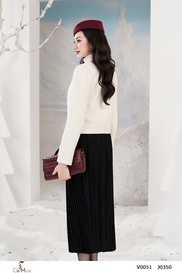 Vest cổ tròn trắng kem