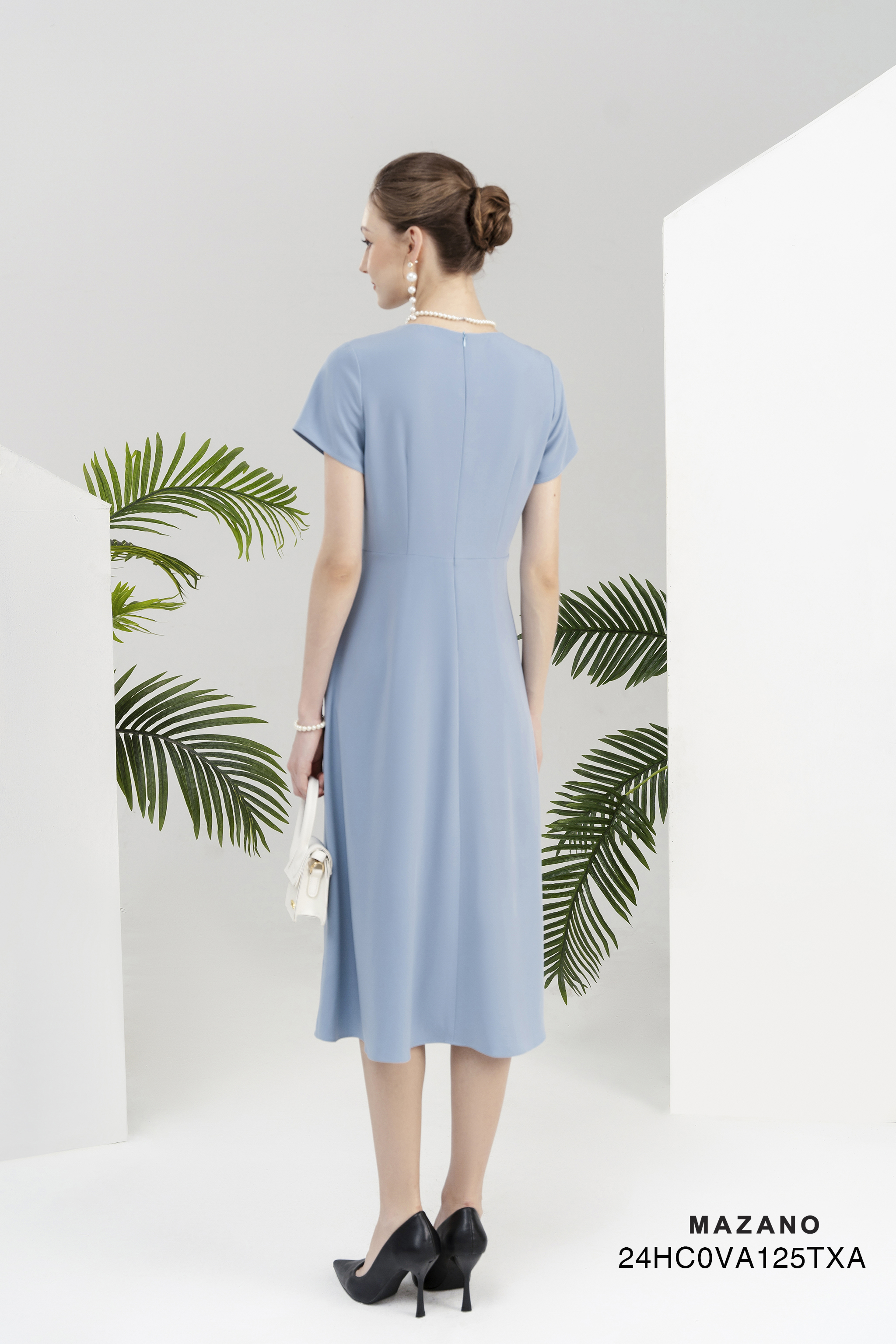 Váy Đầm thân ôm vừa Vải Thô lụa Đính trang trí ngực Cổ tròn Tay ngắn Dài đến ngang bắp chân_thumbnail_3