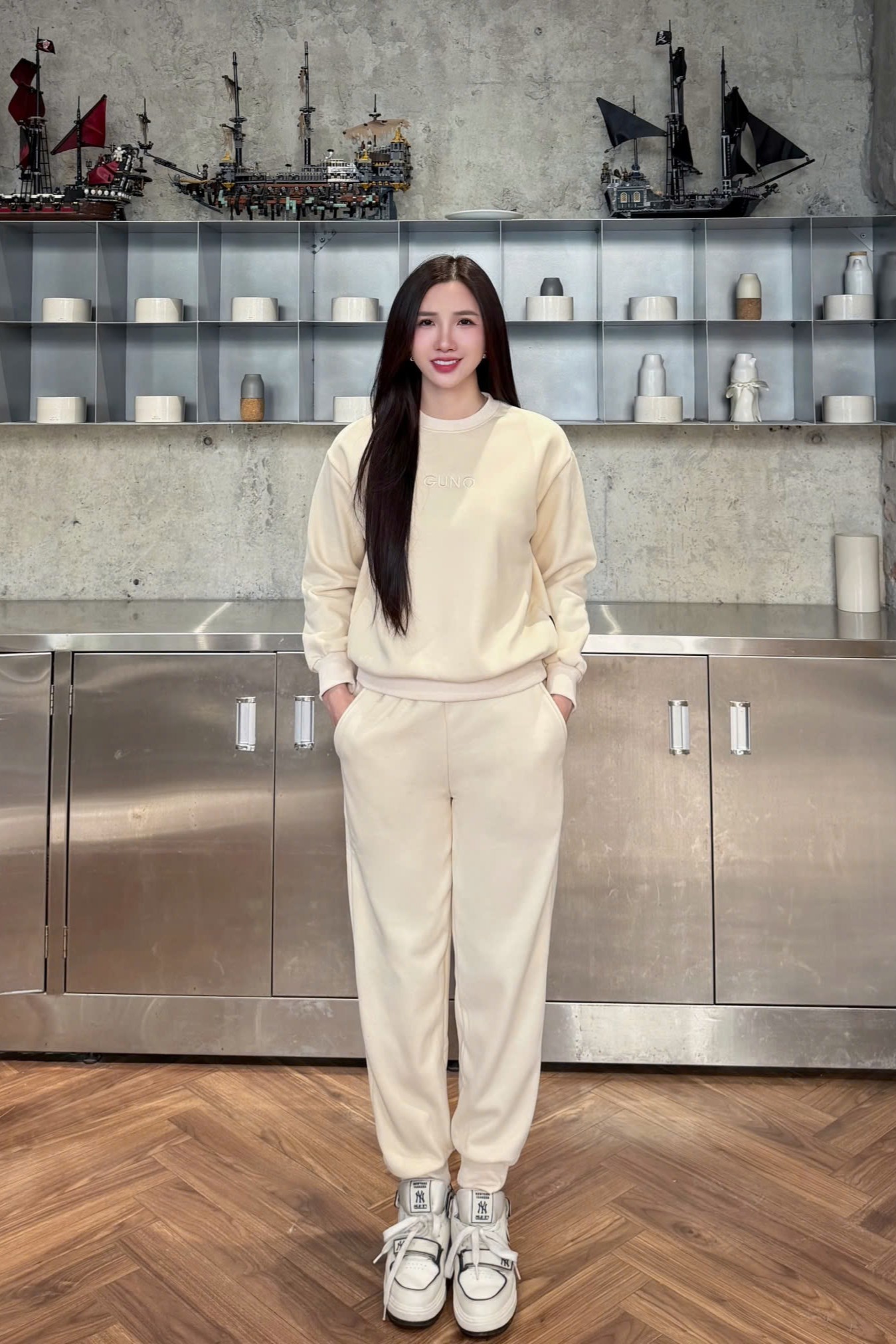 25BG168-Bộ quần áo nỉ nhung NỮ chui đầu chữ GUNO bo gấu BDW1 280226_thumbnail_4