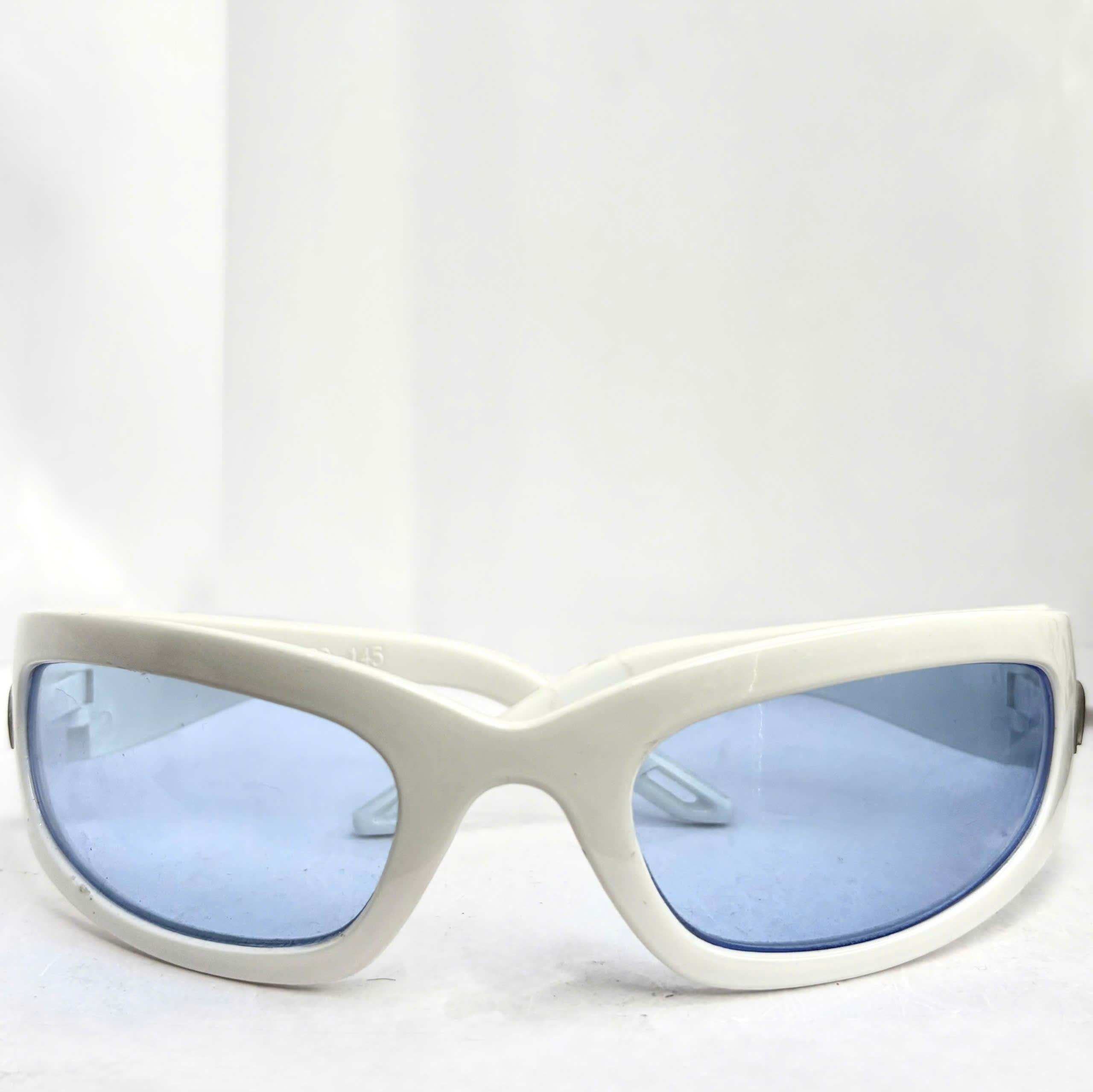 Kính mắt trắng mặt trăng kính xanh biển