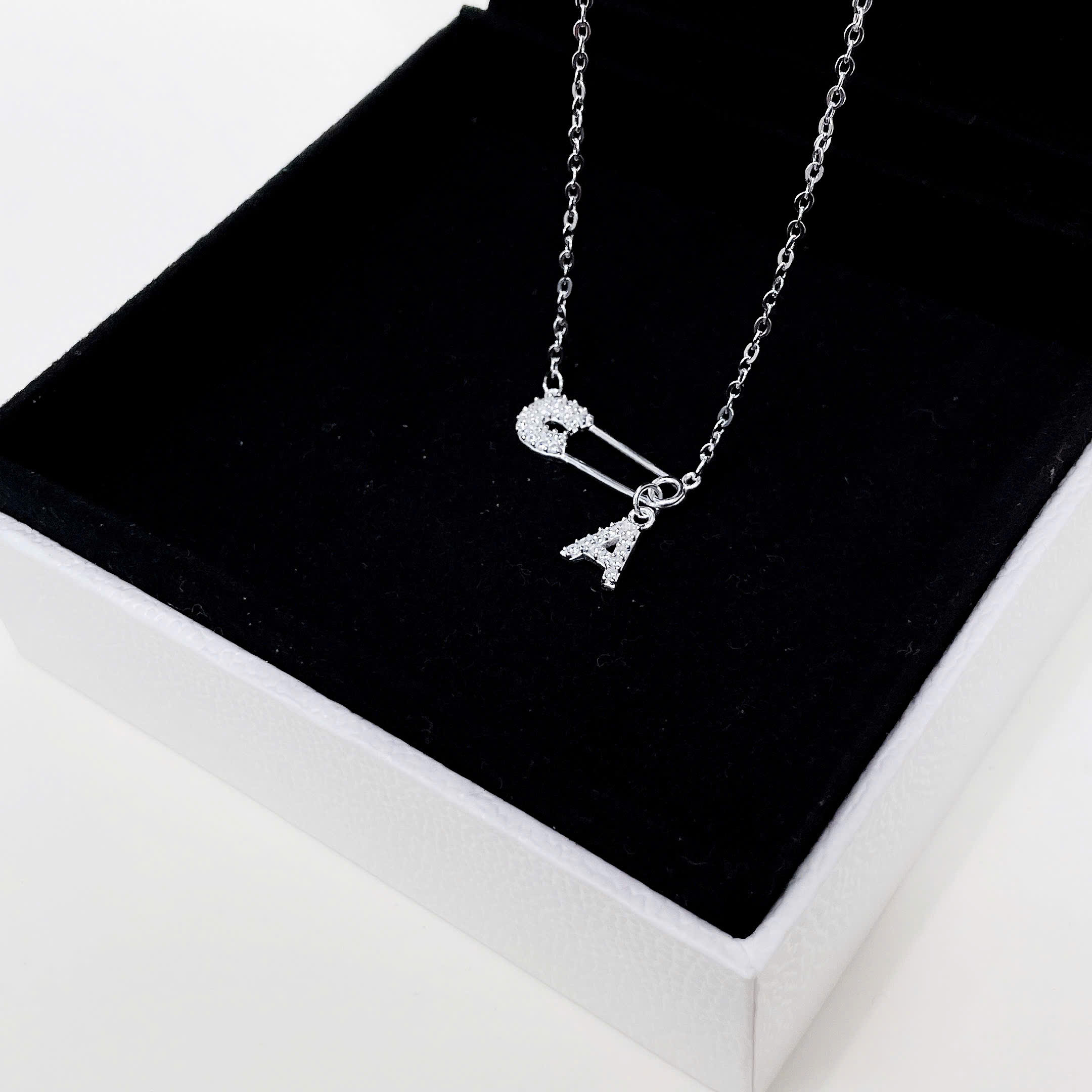 D250 - Dây chuyền Safety pin mix chữ cái theo yêu cầu