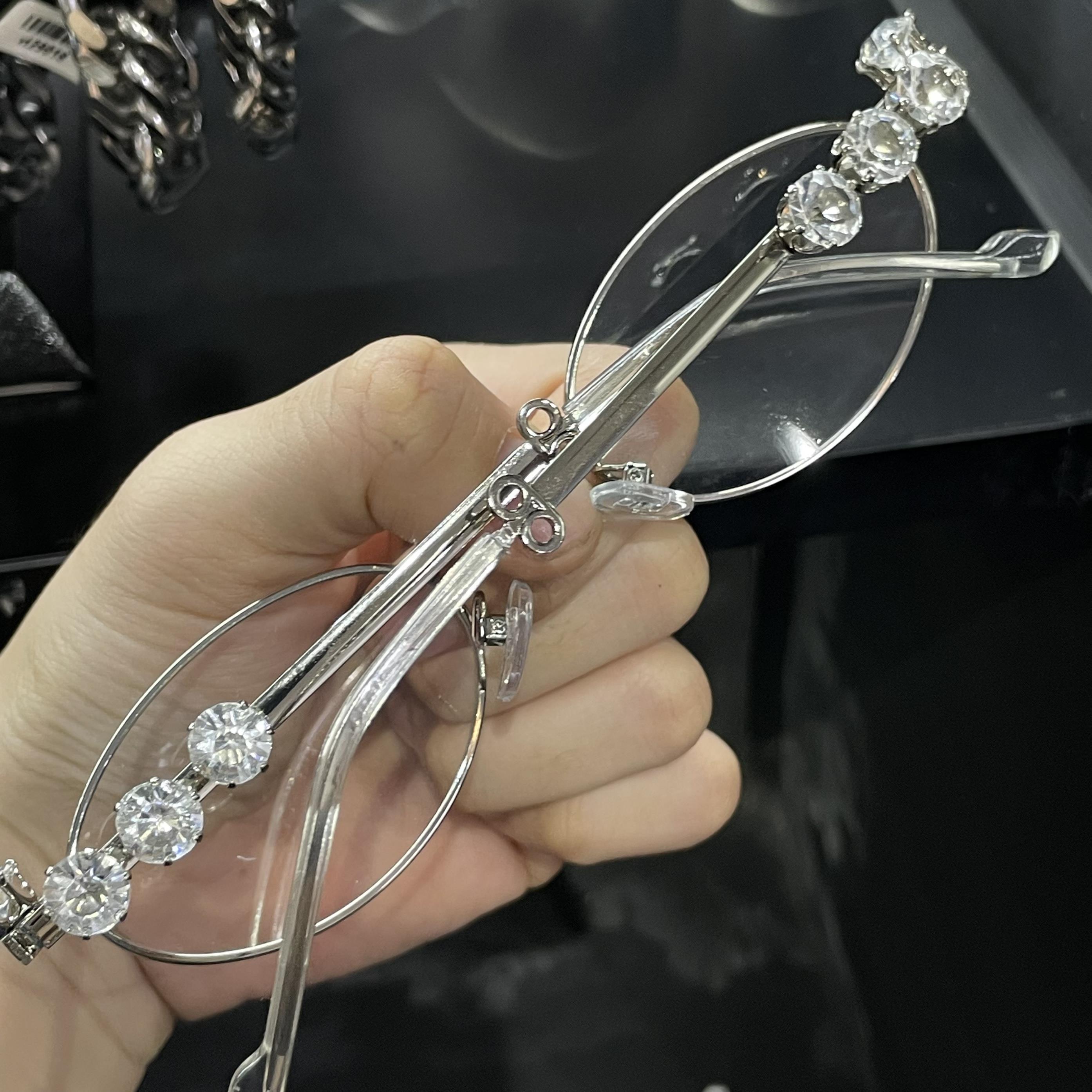 kính mắt gọng thép tròng oval đính kim cương cổ điển_thumbnail_2