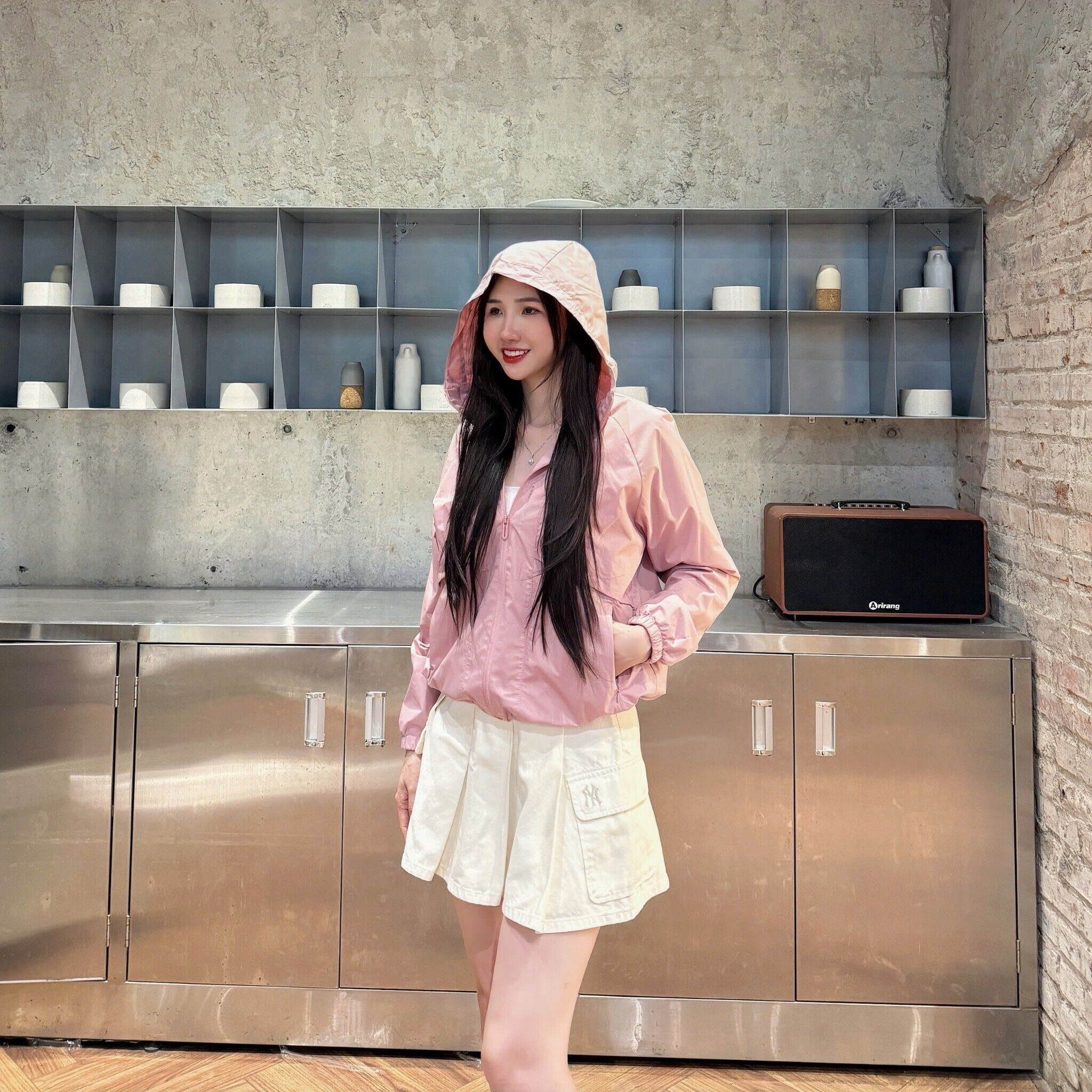 25AG159-Áo khoác gió NỮ GUNO 2 lớp lót lưới nắp chéo 010326_thumbnail_3