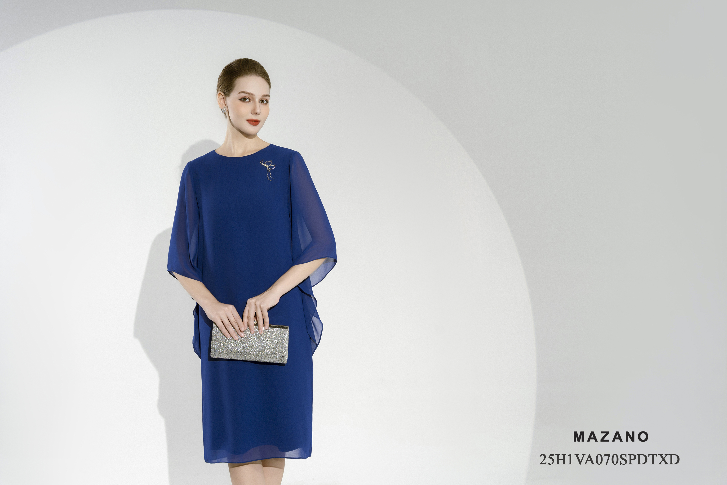 Váy Đầm suông Vải voan mỏng Đính trang trí ngực Cổ thuyền vừa Tay lỡ Dài qua gối