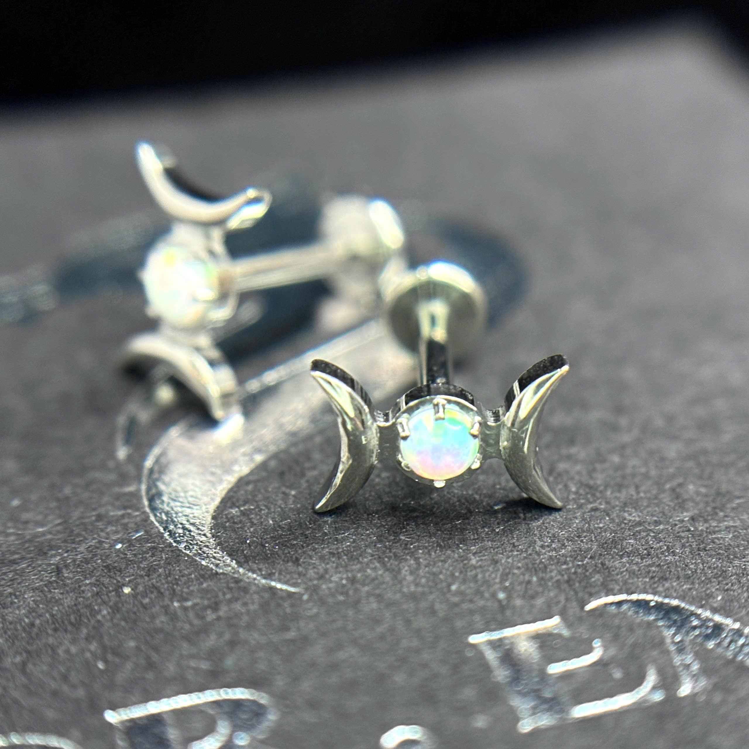 Khuyên kiểu titan 2 mặt trăng đá opal giữa_thumbnail_2