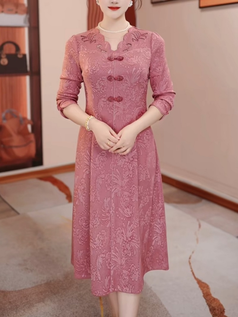 18370- Đầm suông trung niên form A họa tiết hồng gấm (lụa gấm)