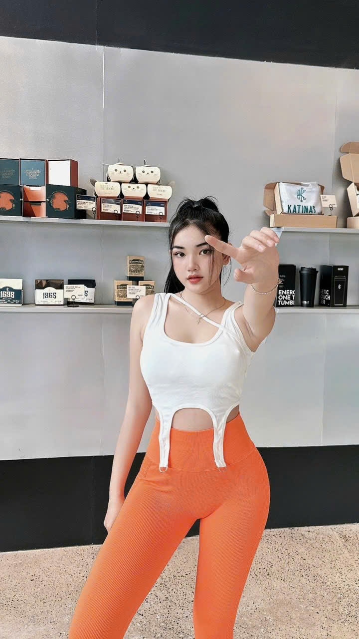 Áo Croptop Thể Thao Nữ Phối Khoen_thumbnail_16