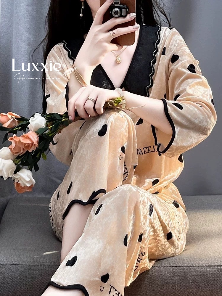 NHUNG03 Bộ ngủ nhung vàng họa tiết trái tim cổ lưới_thumbnail_5