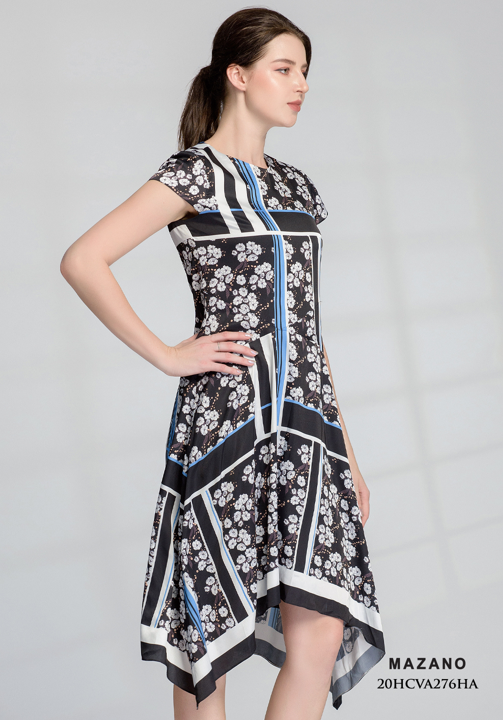 Đầm đen suông họa tiết Mullet_thumbnail_3