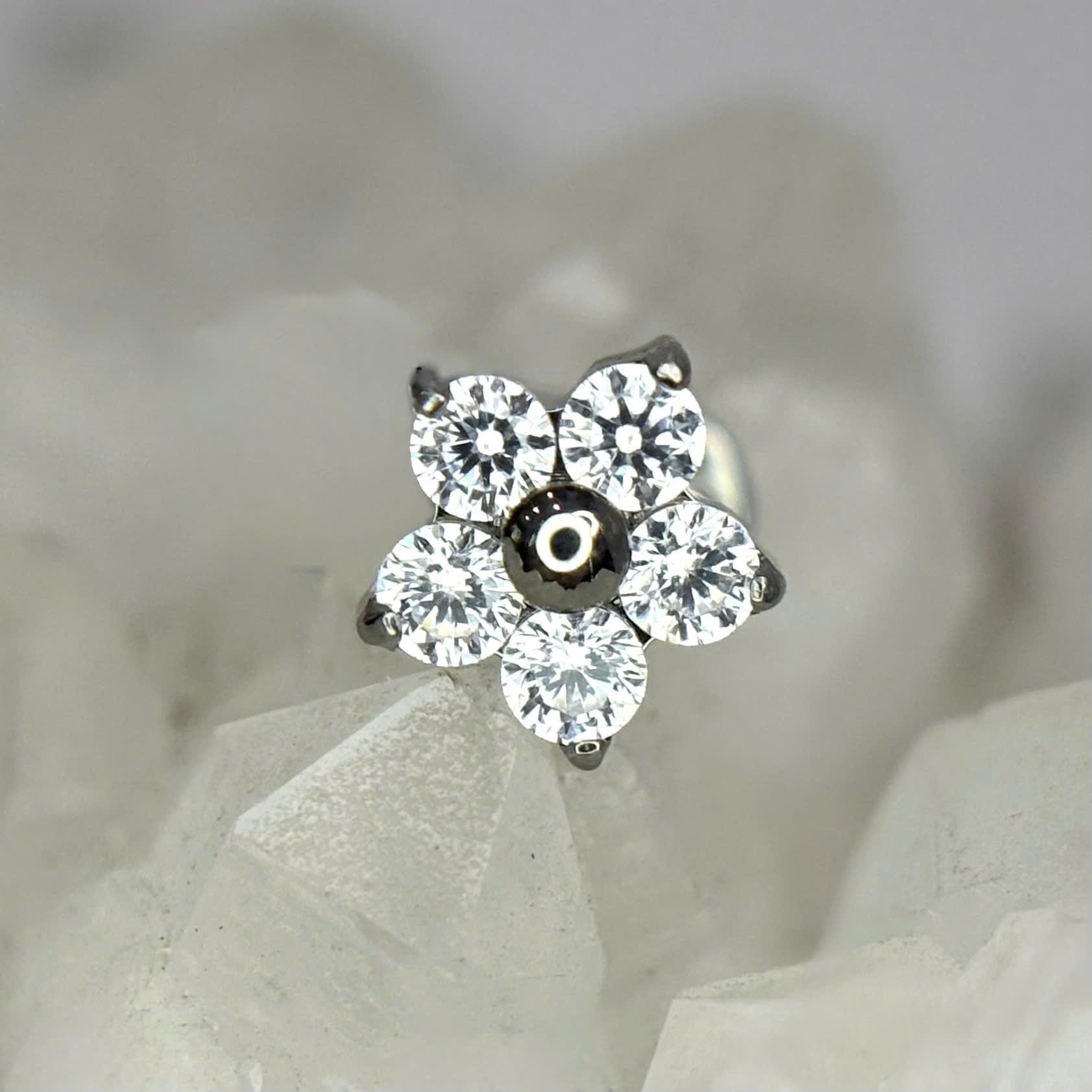 Khuyên cấy titan hoa 5 cánh nhụy bi_thumbnail_3