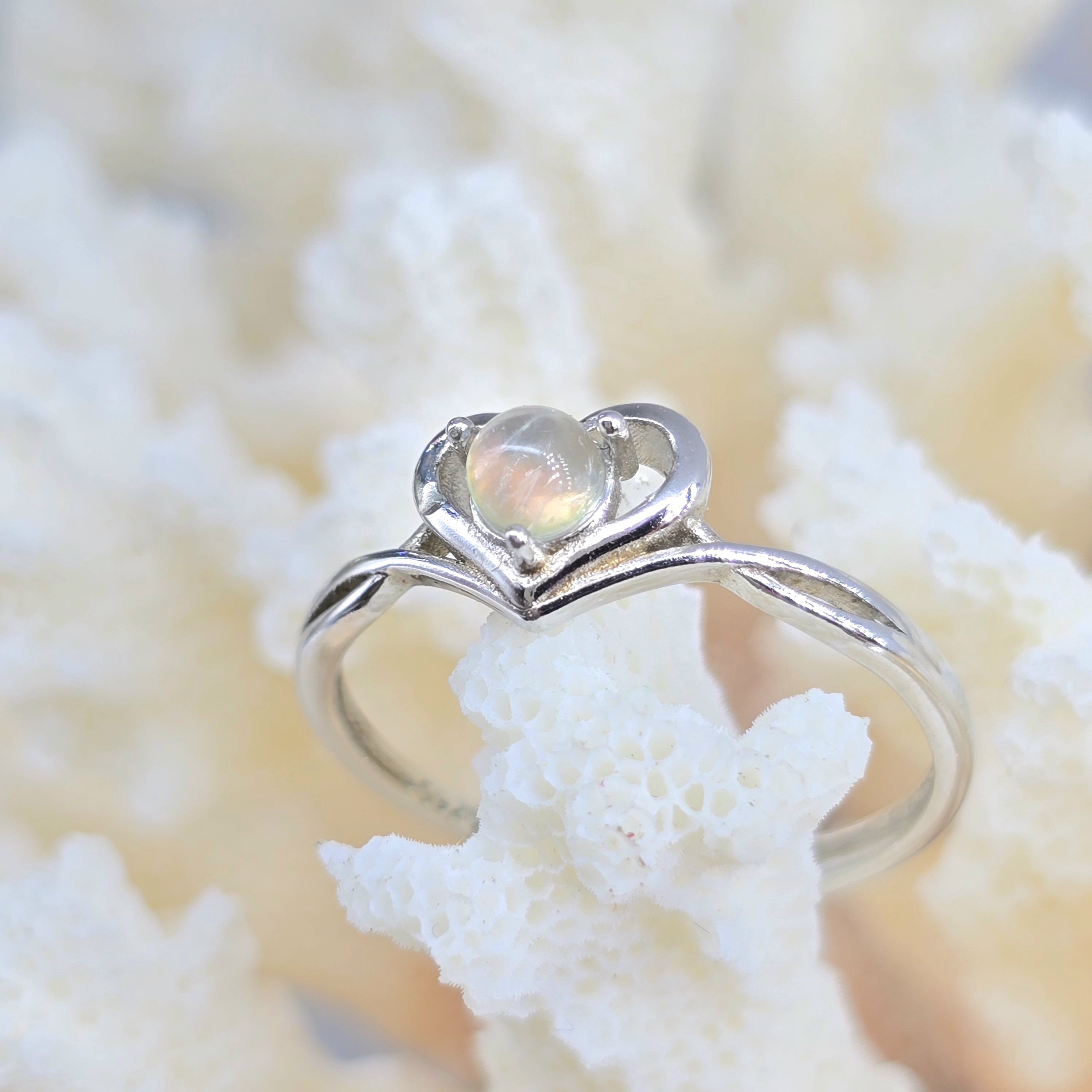 Nhẫn Rainbow Moonstone Khung Bạc S925 Mặt Cabochon Freesize