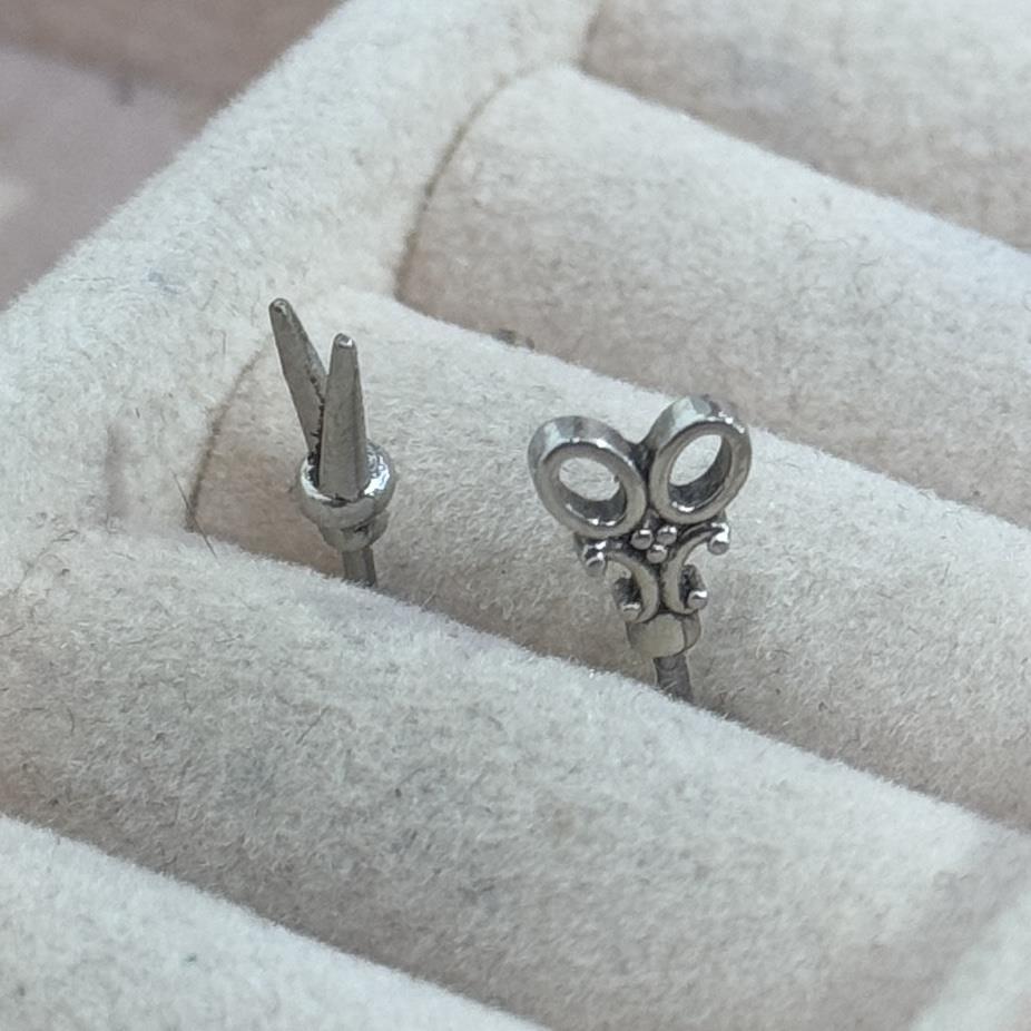 Khuyên kiểu vertical cây kéo