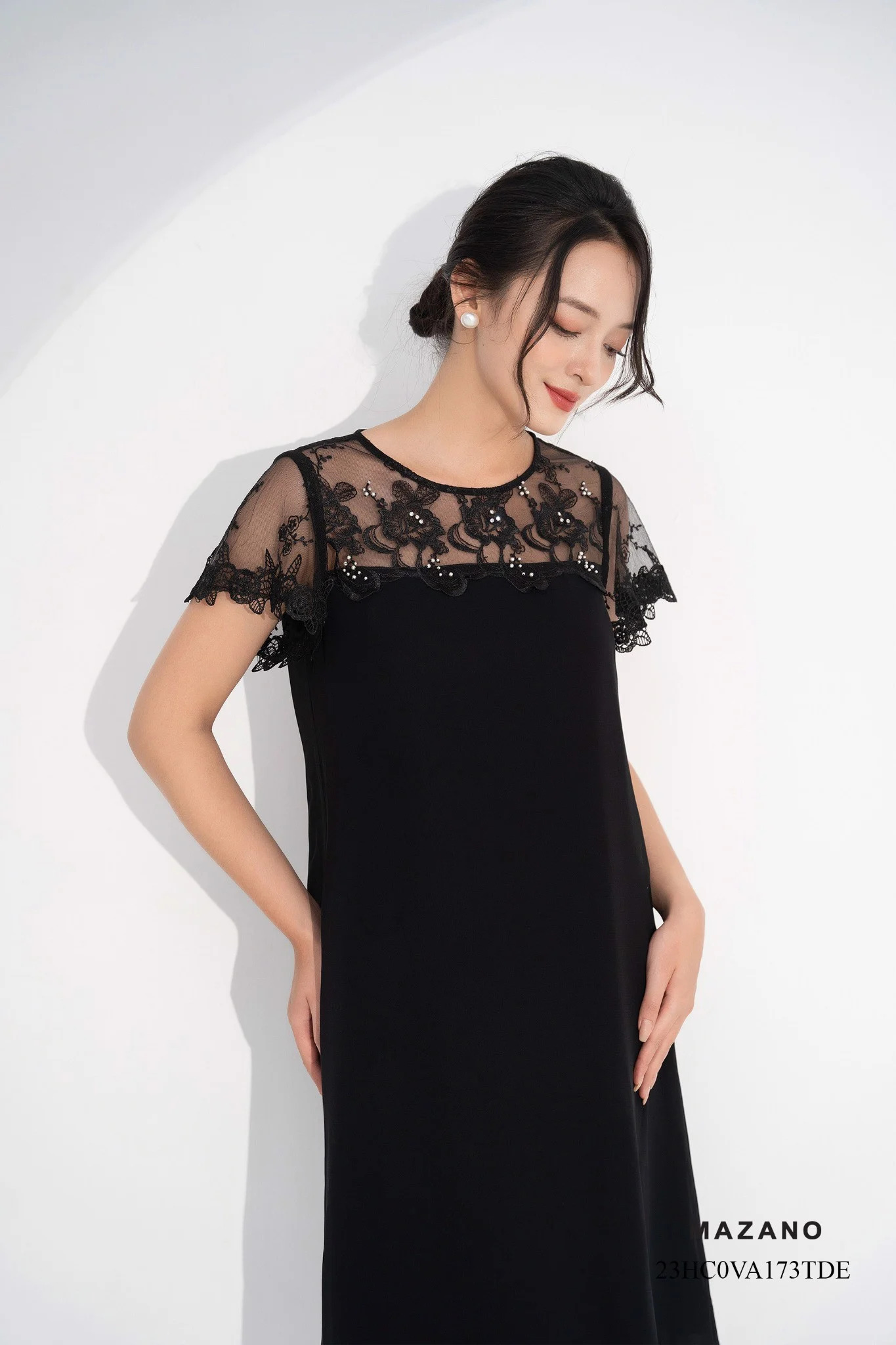 Đầm suông đen chữ A phối zen thêu 23HC0VA173TDE