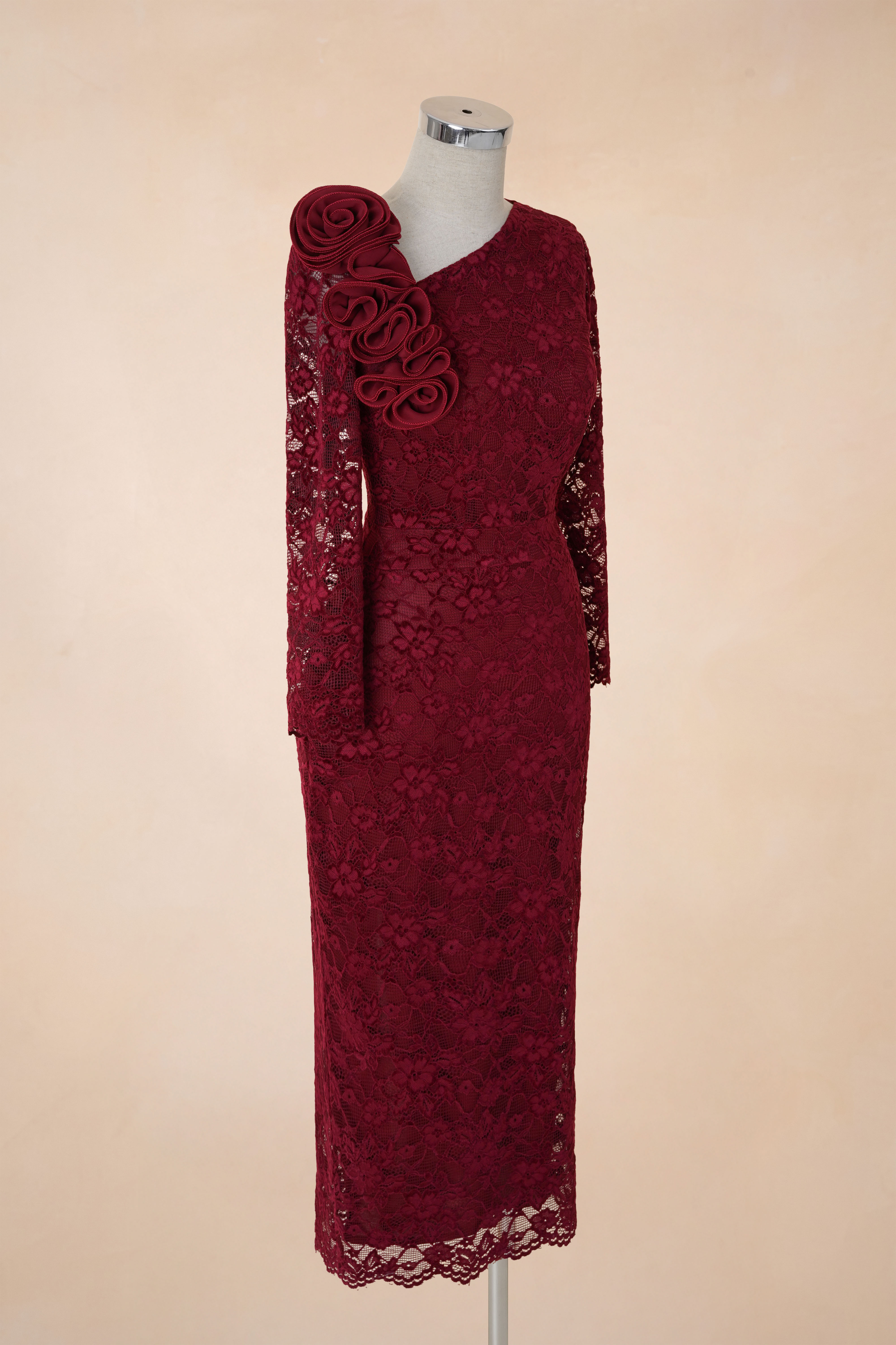 Đầm Suông Cổ Lệch Hoa Vai_thumbnail_3