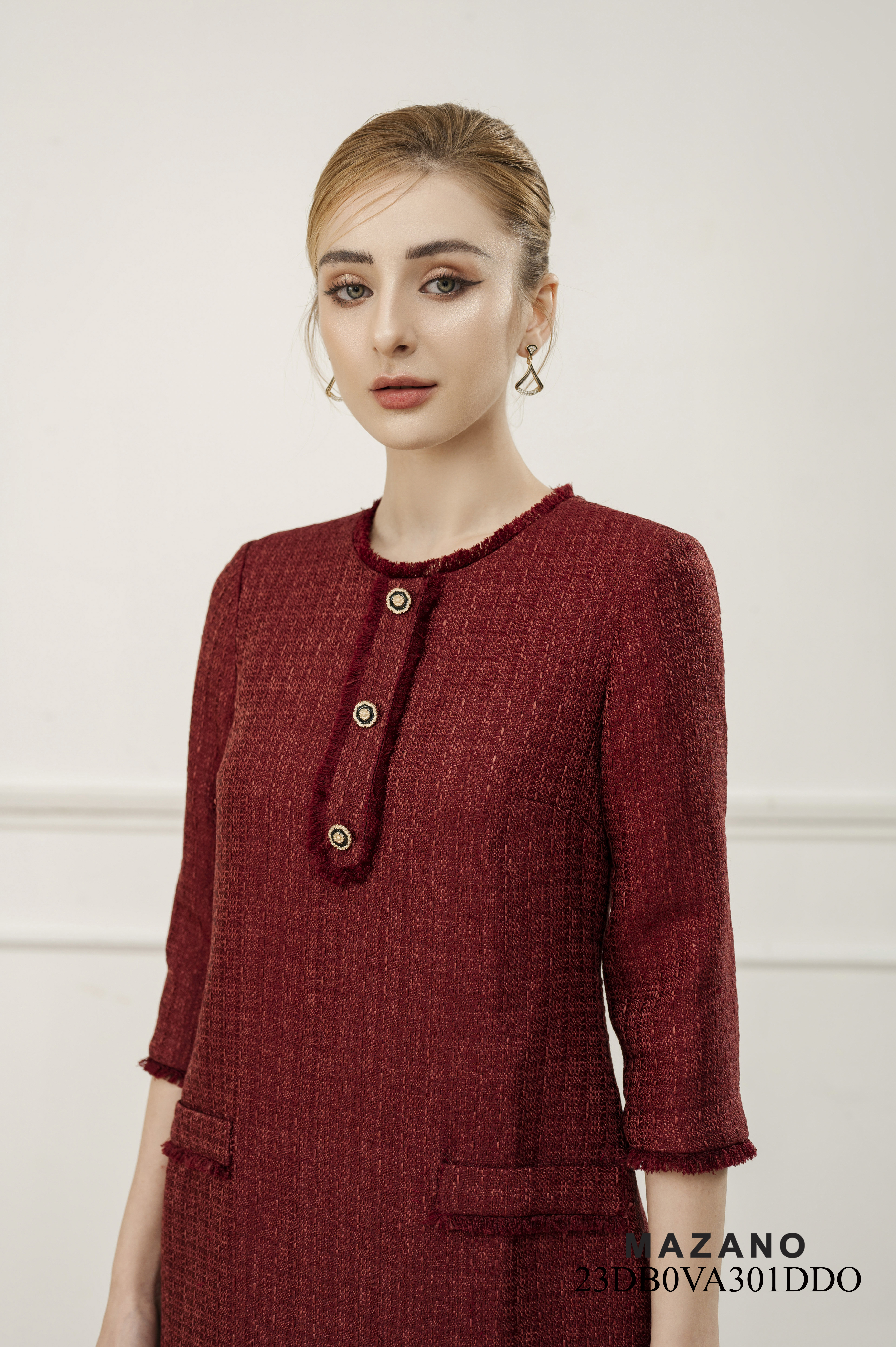 Váy Đầm Suông Vải dạ tweed Cổ tròn đính khuy Tay lỡ Dài qua gối_thumbnail_4