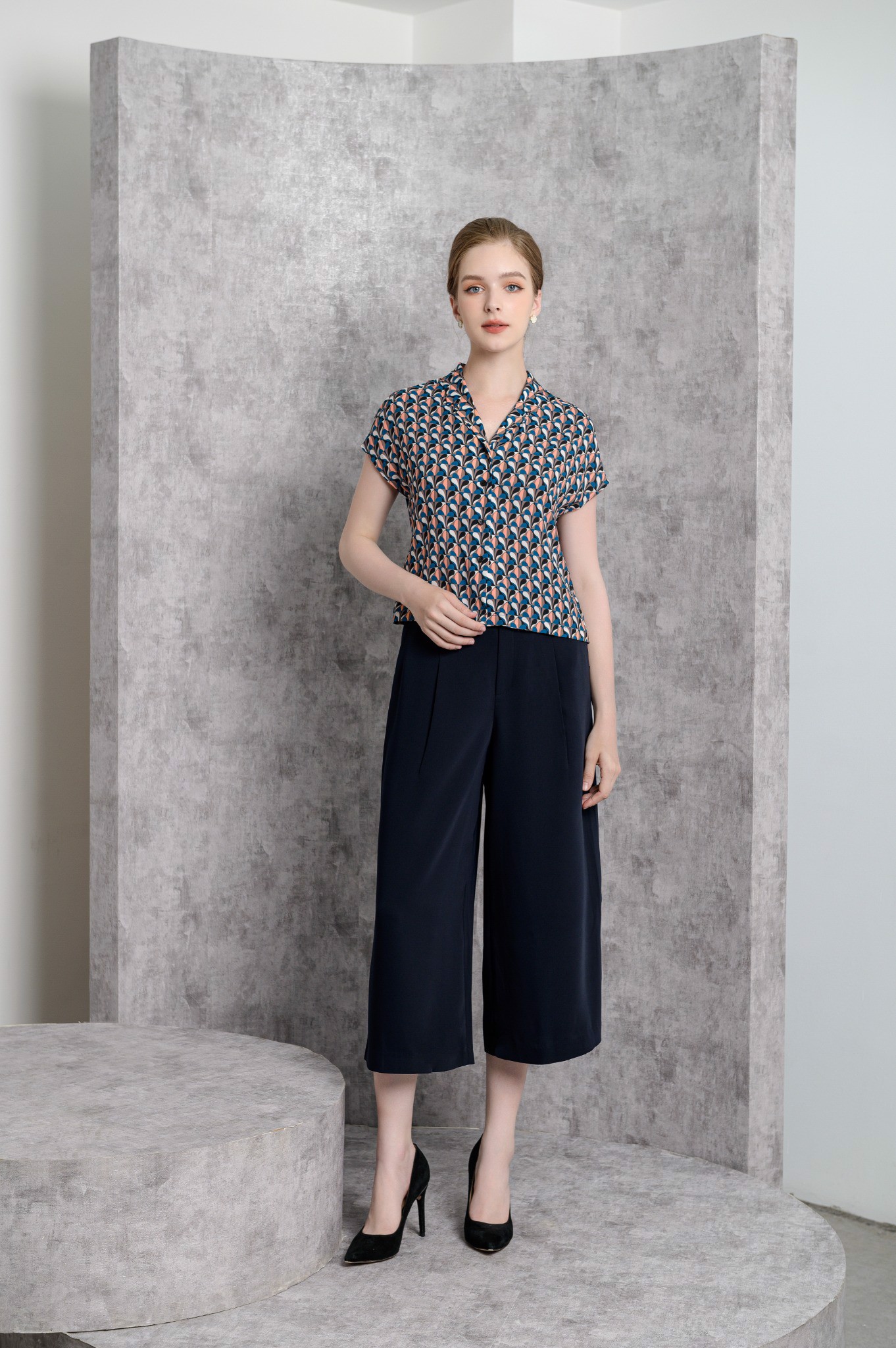 Áo croptop họa tiết cổ 2 ve cách điệu_thumbnail_2