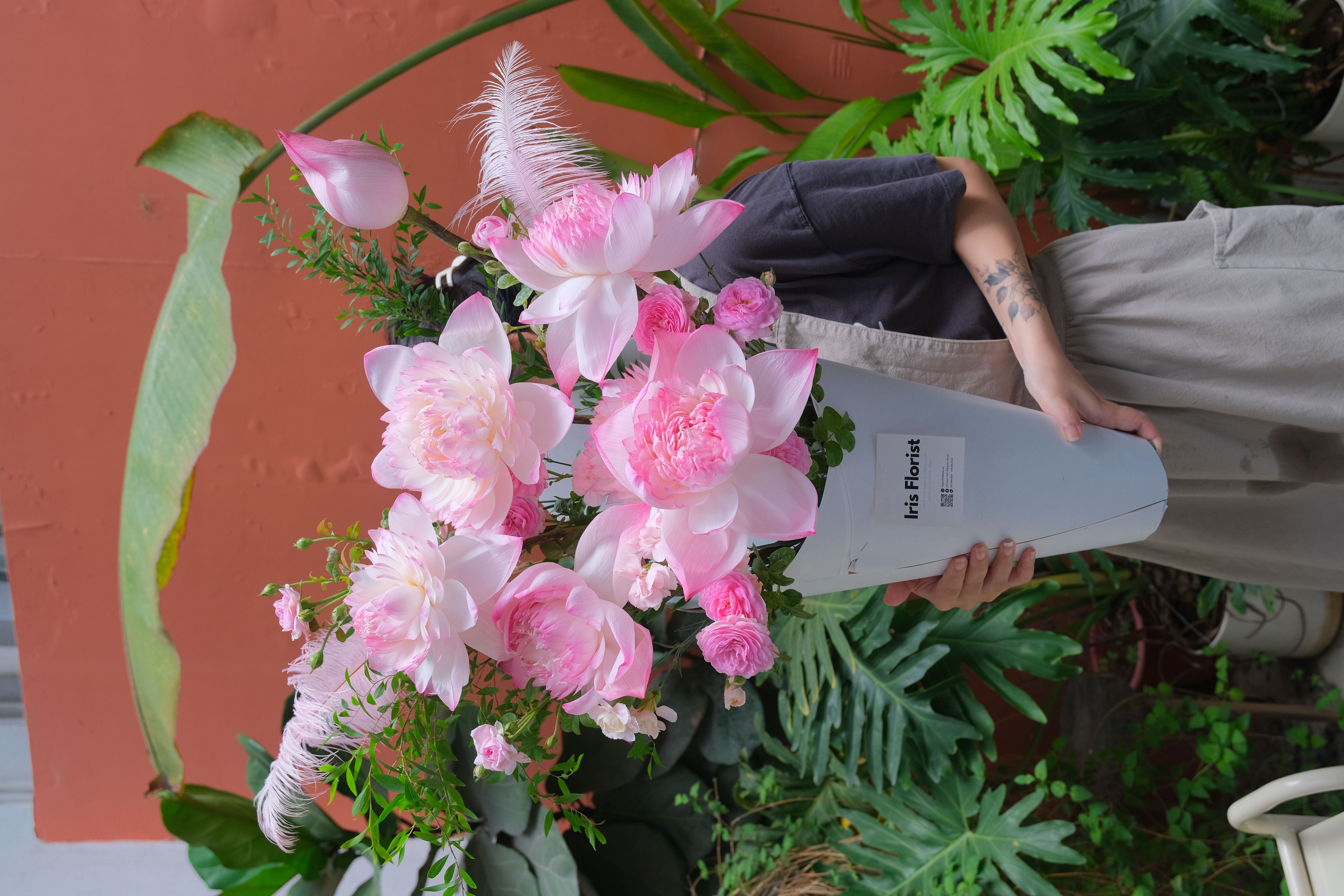 Ốc quế Hoa sen mix hoa phụ (Hoa sen cần đặt trước)