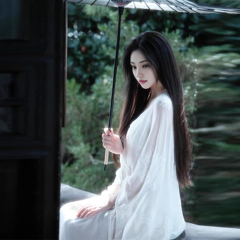 Váy Lụa Trắng Thanh Lịch_thumbnail_0
