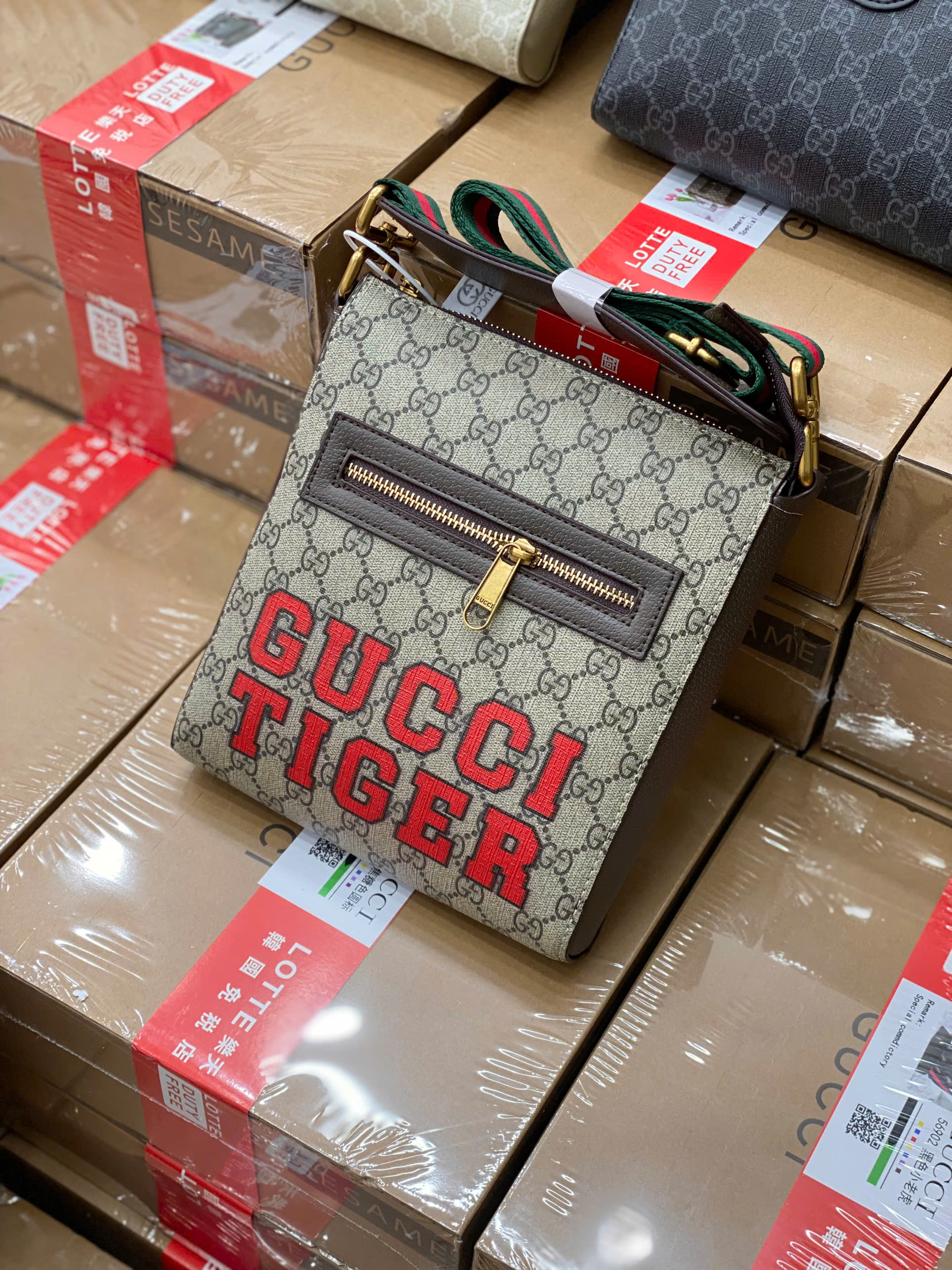 Túi Đeo Chéo Gucci GG Supreme Messenger Bag_thumbnail_18