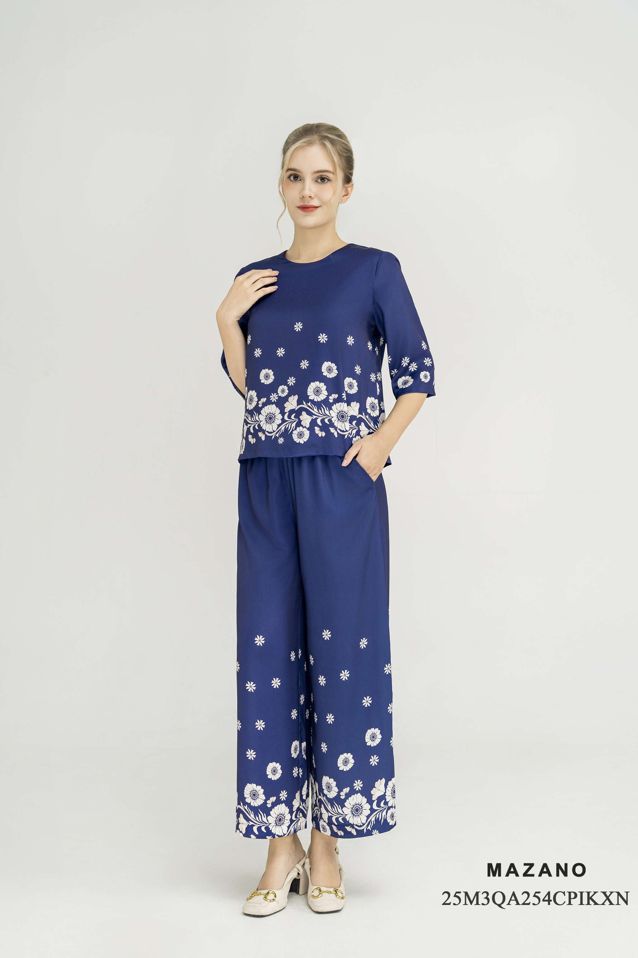 Bộ Quần và Áo suông Vải lụa Họa tiết in hoa bố cục  Cổ tròn Tay ngăn Dài quần tới mắt cá chân