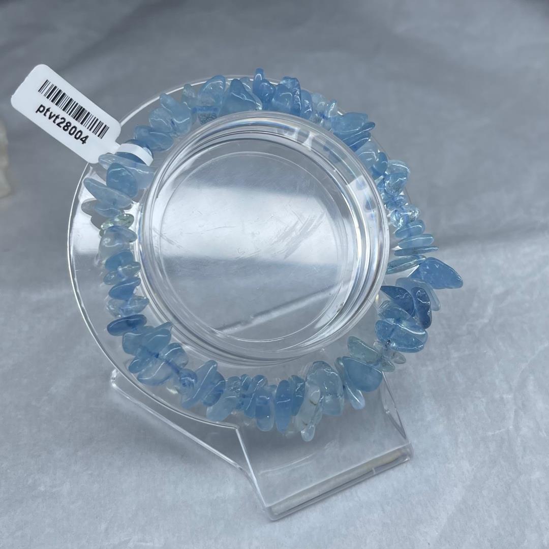 Vòng tay phong thuỷ đá aquamarine.