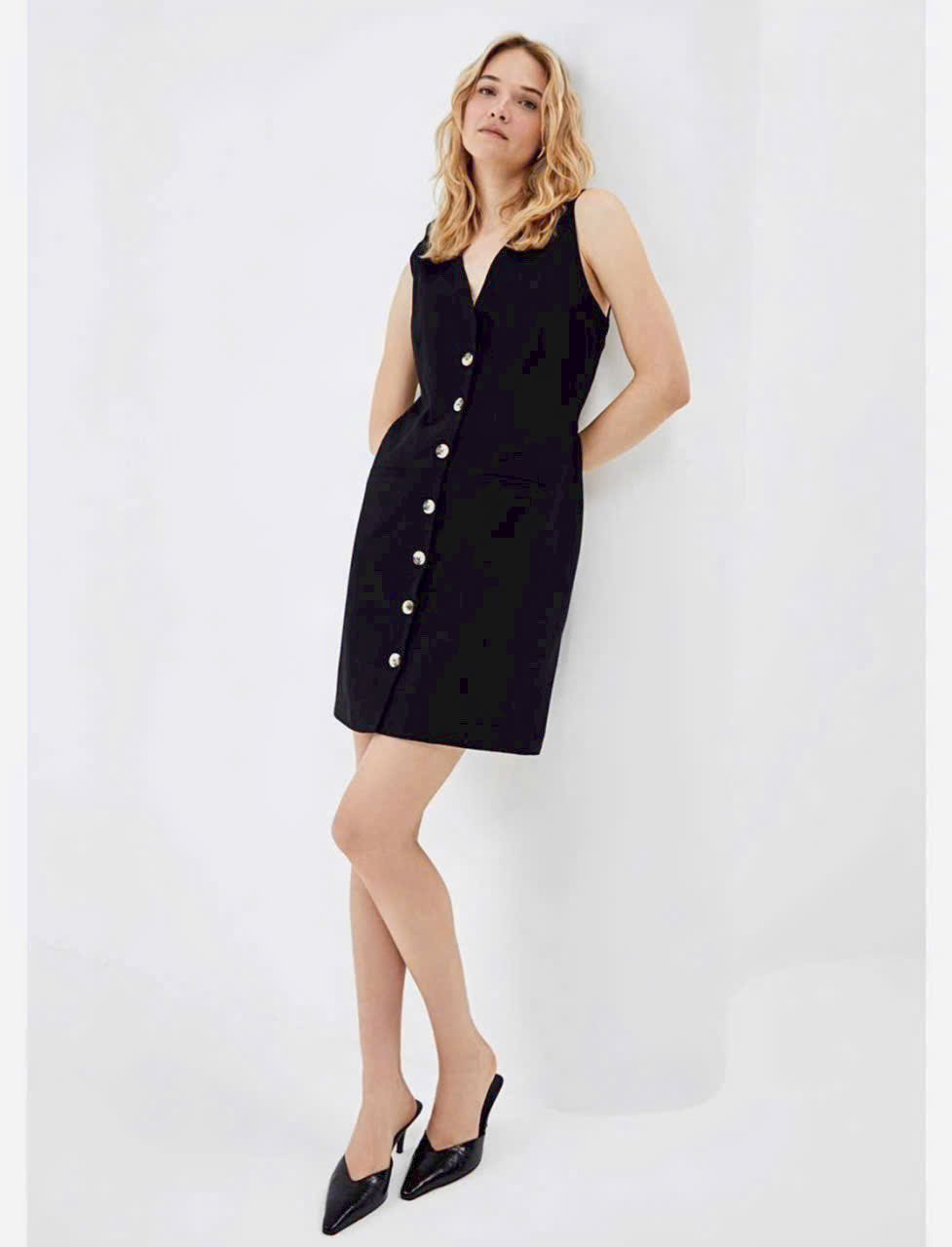 V325 VAY NU GUESE (L6-4)