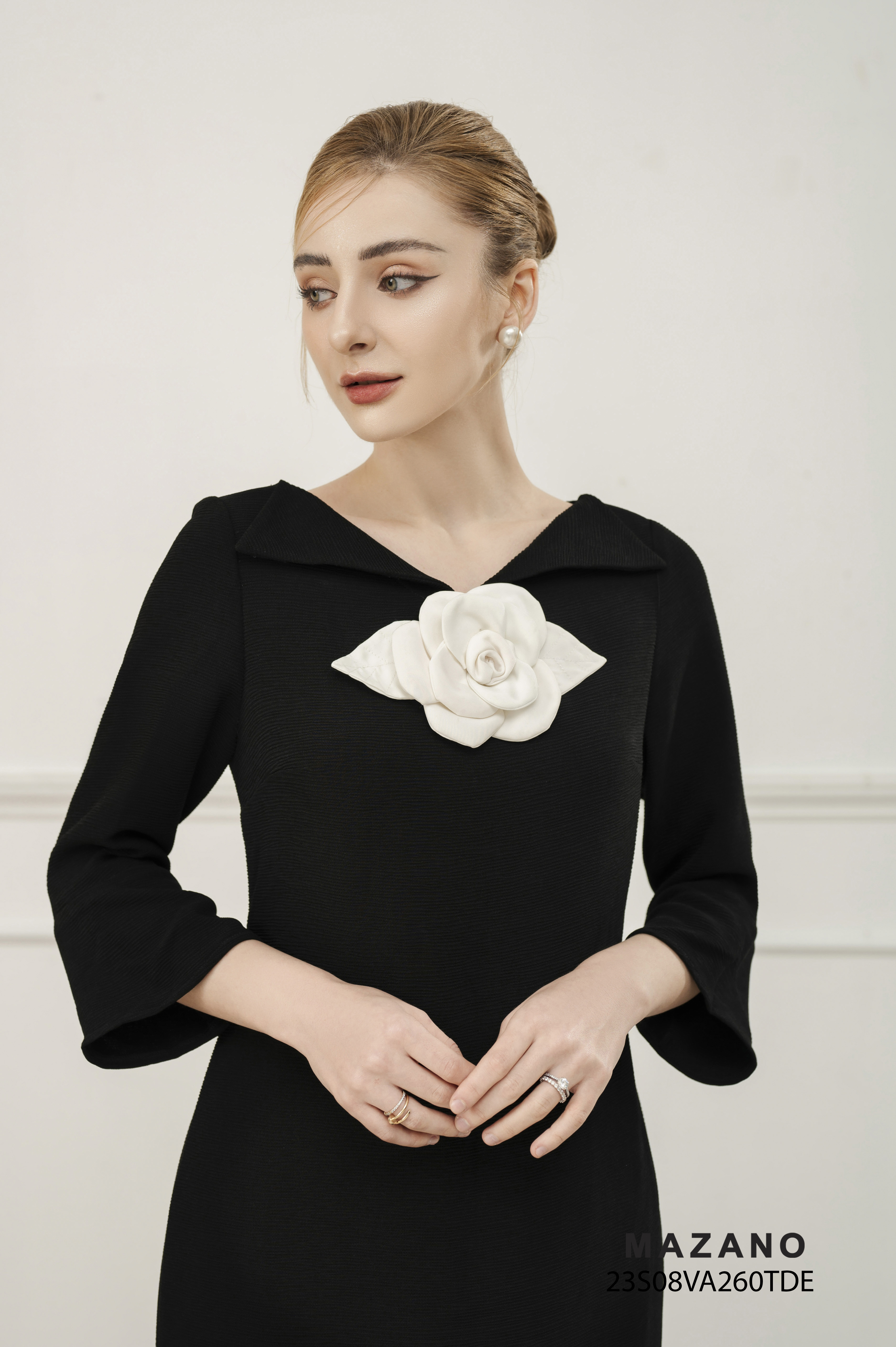 Đầm suông dài, cổ cách điệu đính hoa cuốn_thumbnail_3