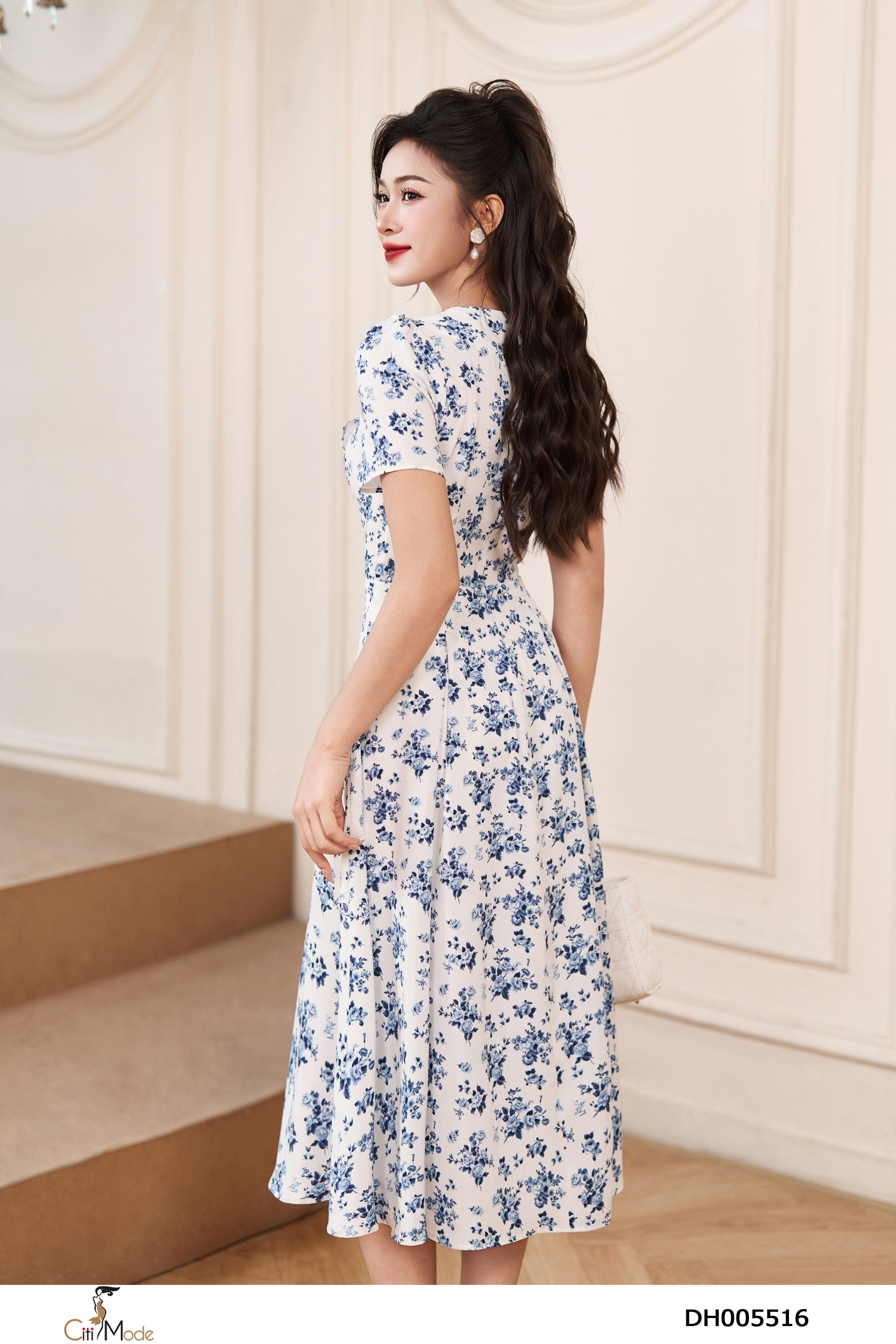 Đầm xòe họa tiết hoa xanh cổ V đính hoa cổ_thumbnail_2