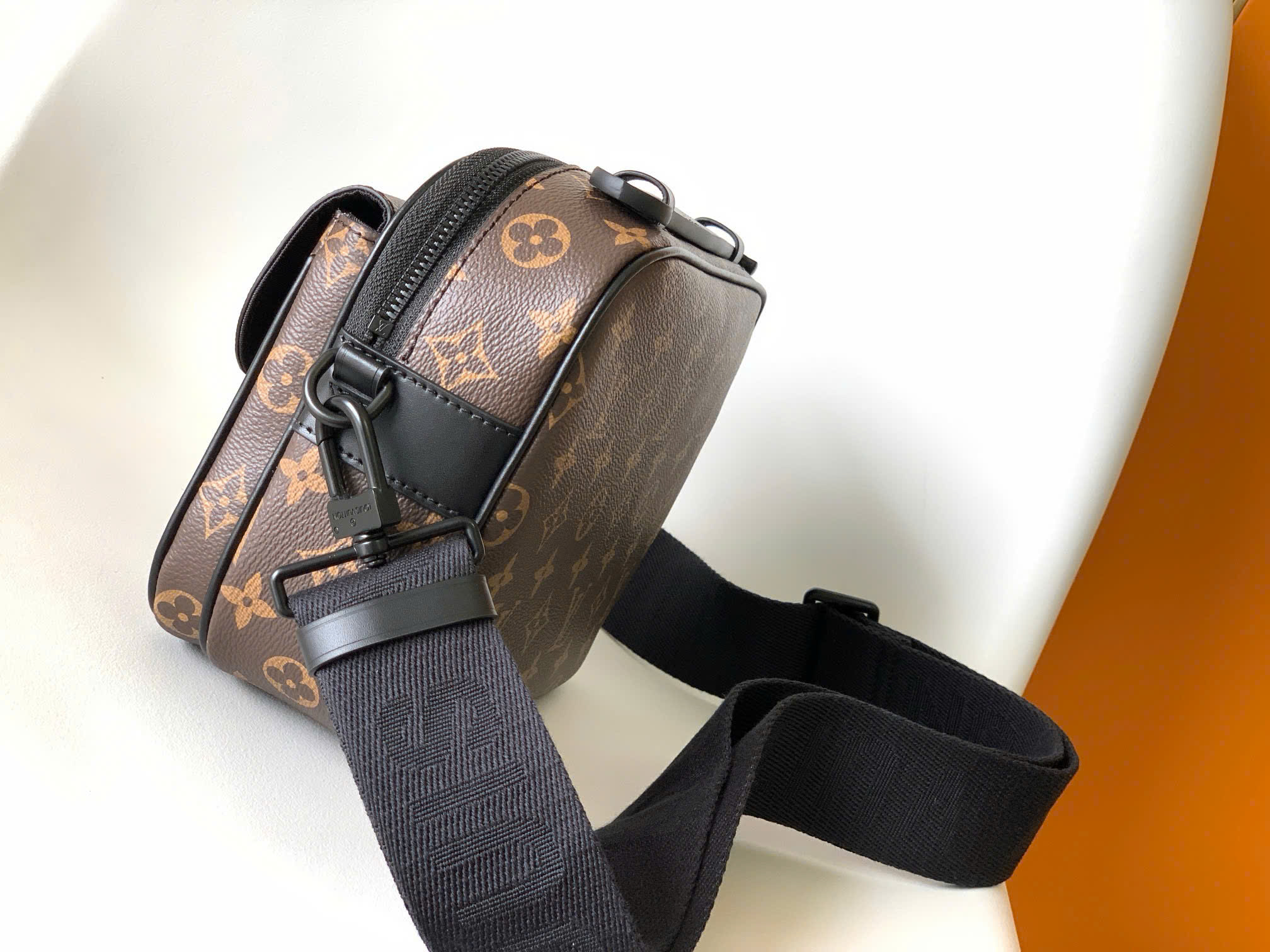 Túi đeo chéo nam Louis Vuitton S Lock Messenger Bag hoa nâu_thumbnail_5