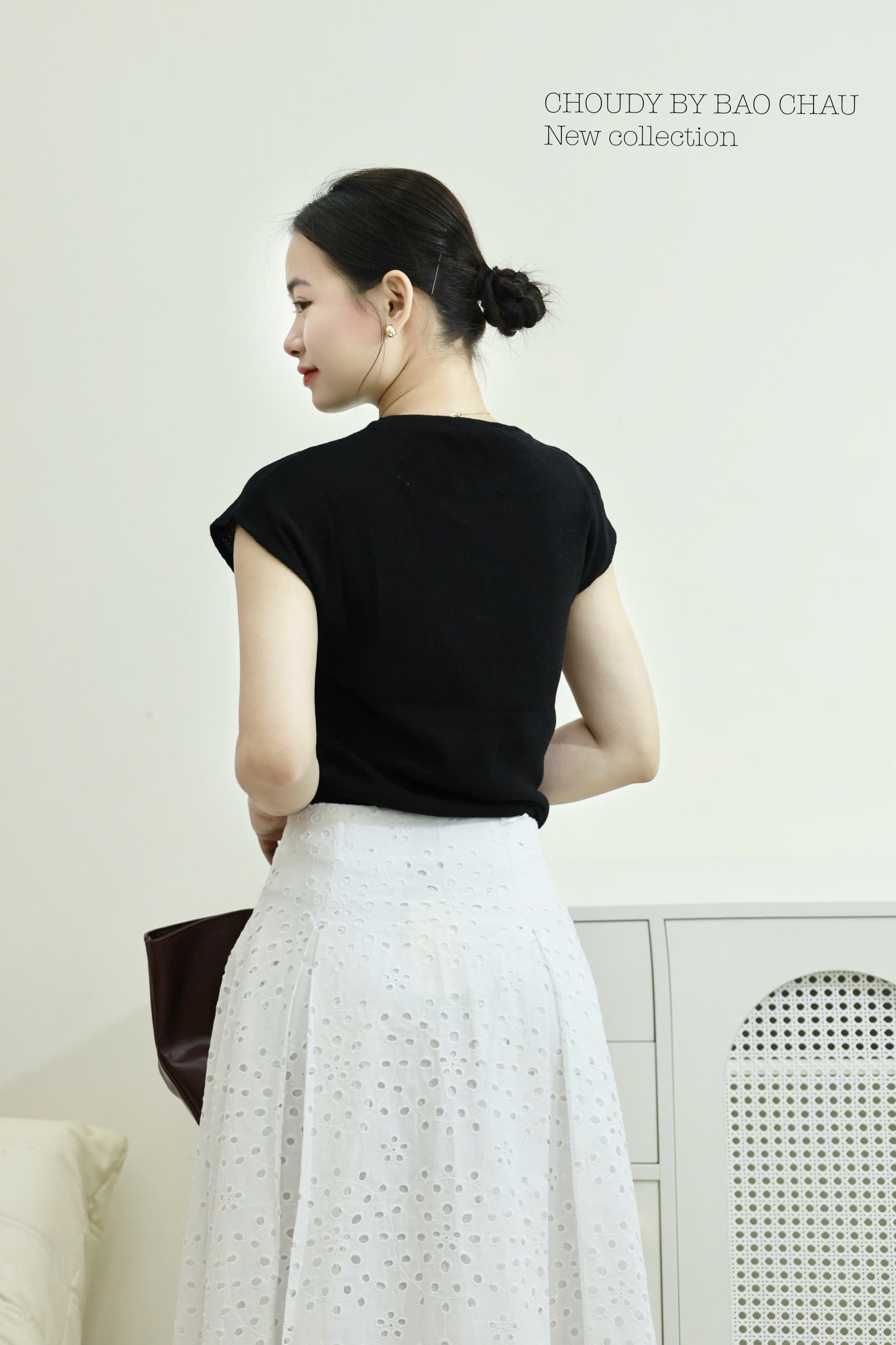 SALE U541 CHÂN VÁY TRẮNG ĐỤC LỖ_thumbnail_9