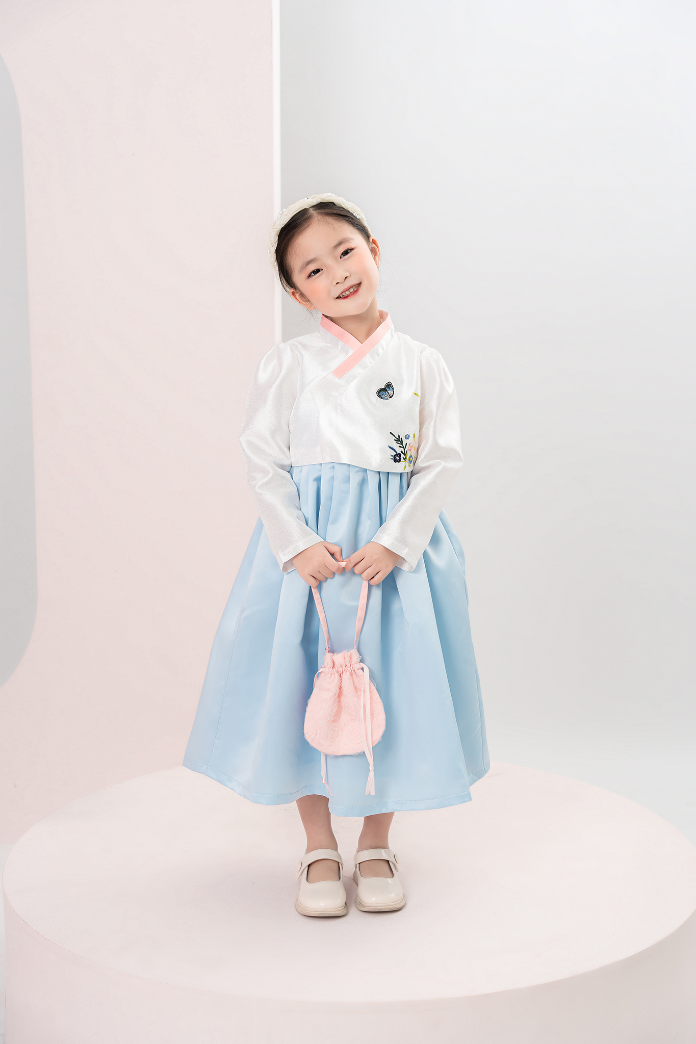 Set hanbok thêu hoa