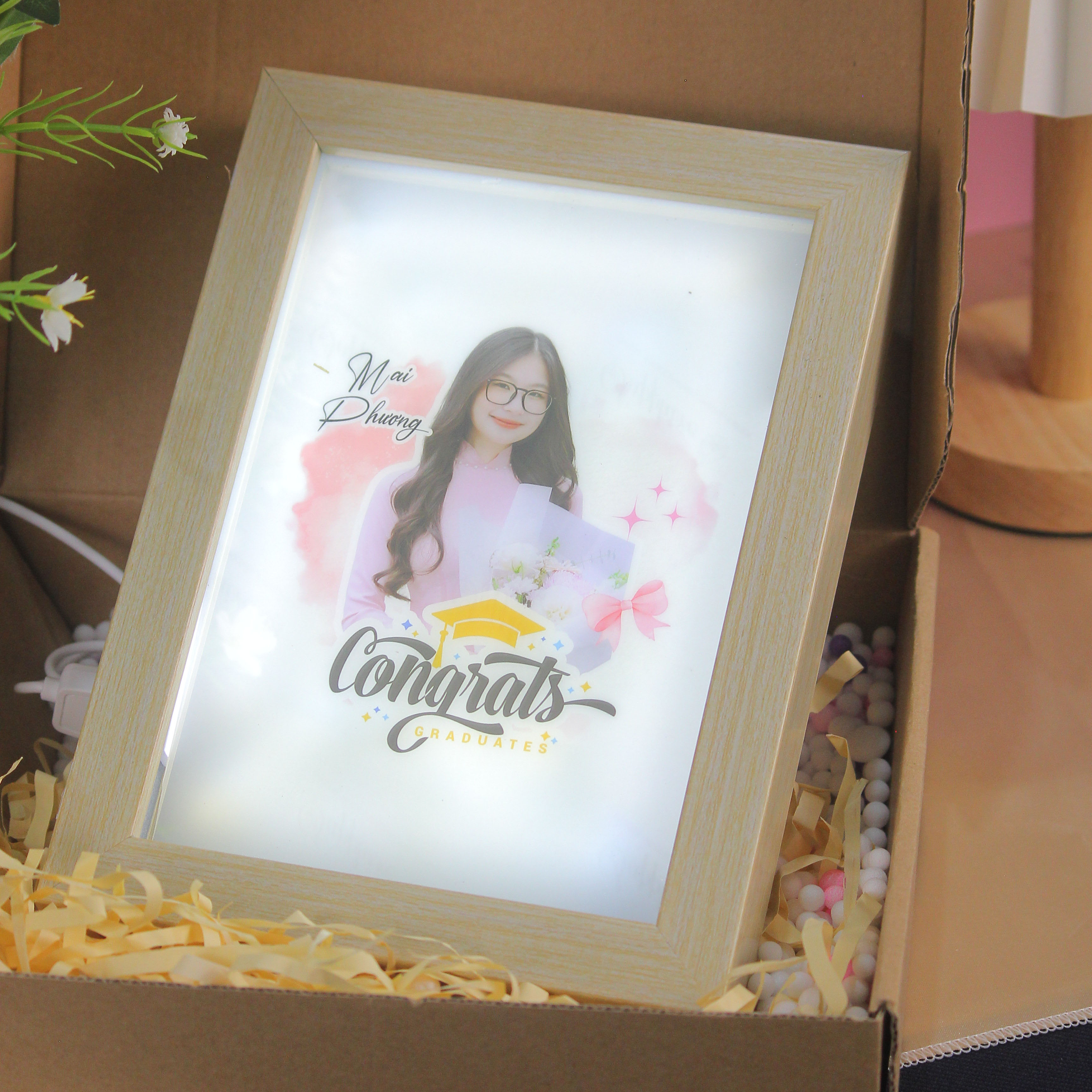 Tranh Gương Đèn Led In Ảnh Cá Nhân Hóa – Quà Tặng Tốt Nghiệp Ý Nghĩa Dành Cho Bạn Bè, Người Thân Kỷ Niệm Ngày Ra Trường_thumbnail_6